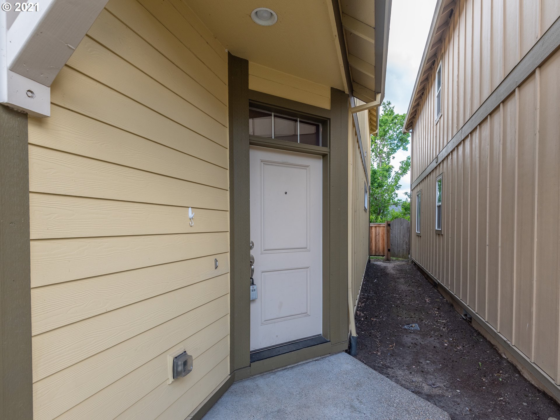 Photo #3: 21309789 Listing 