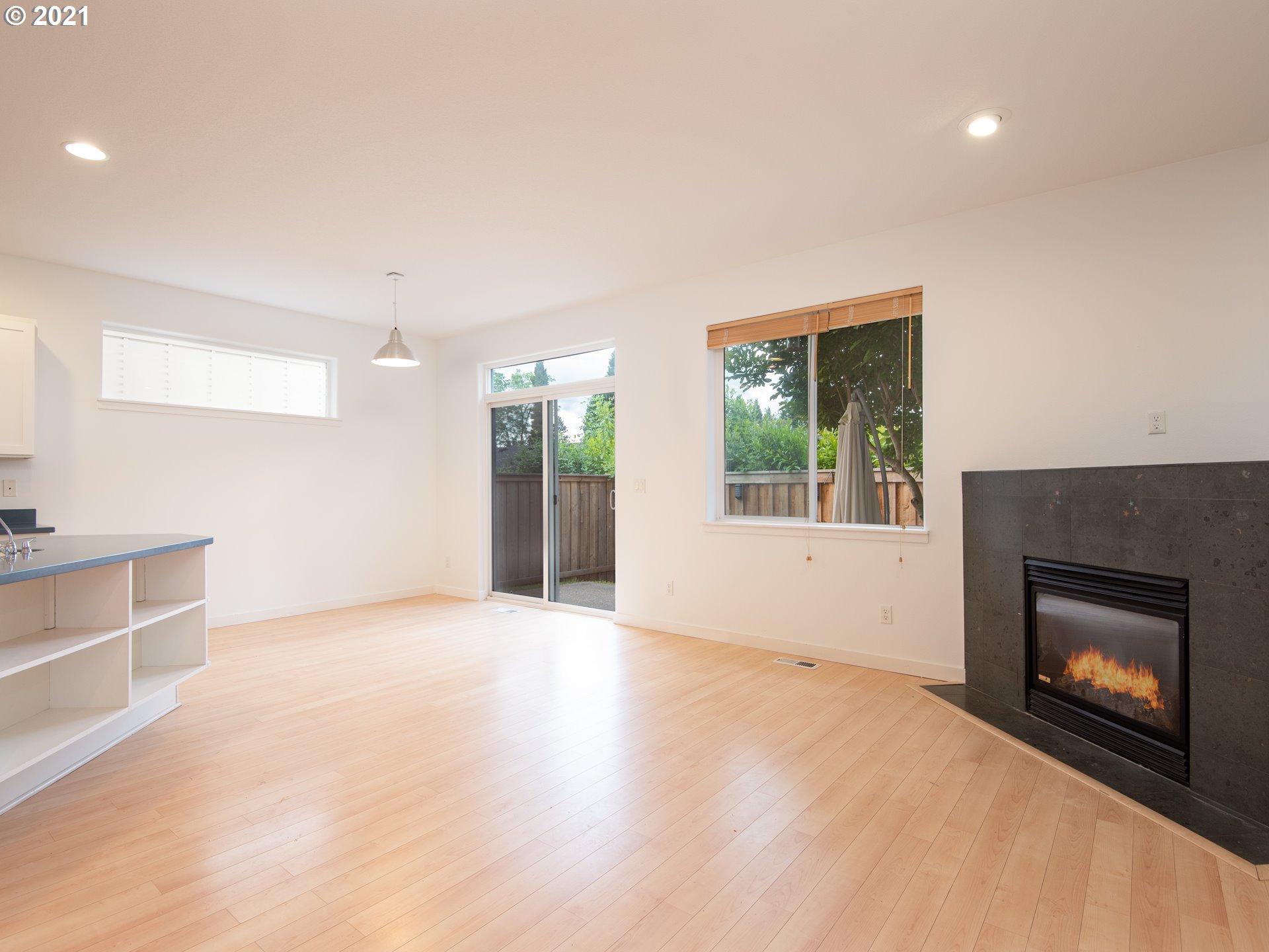 Photo #5: 21309789 Listing 