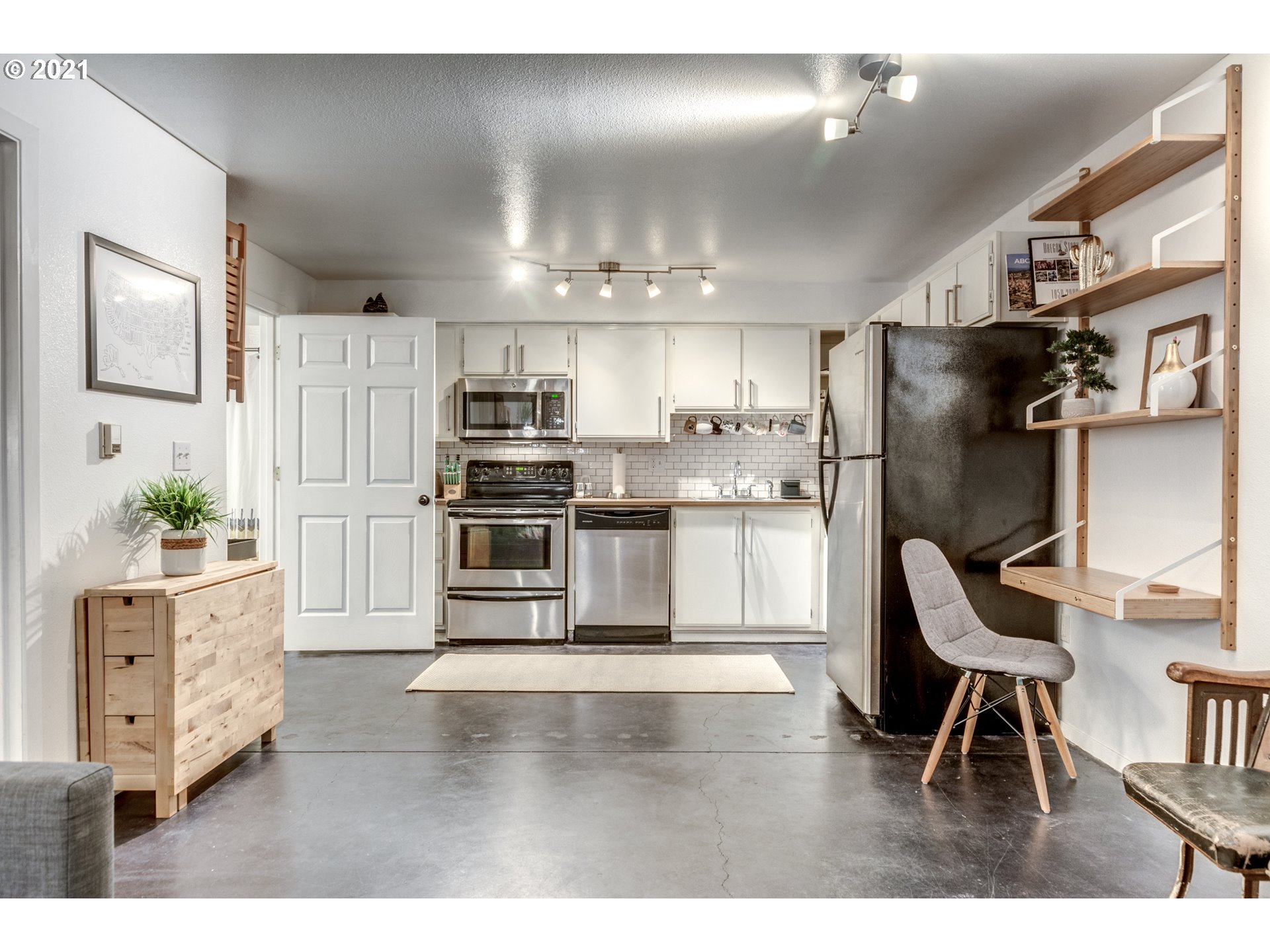 Photo #6: 21310376 Listing 