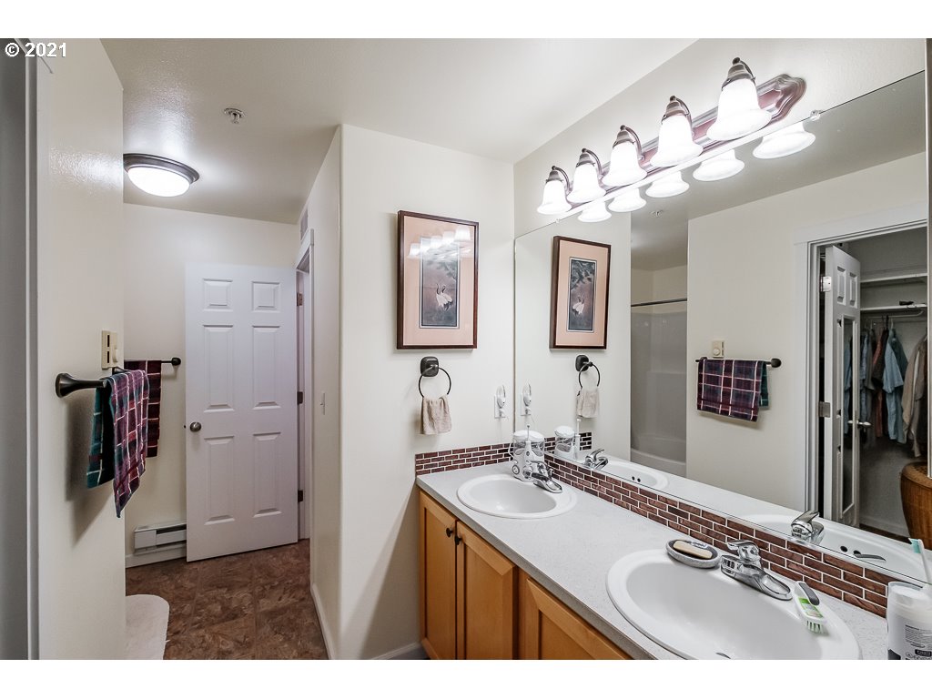 Photo #4: 21315983 Listing 