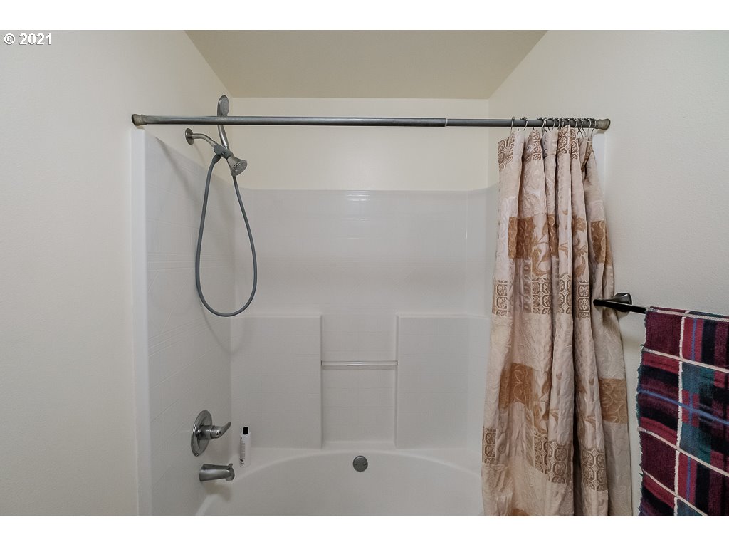 Photo #5: 21315983 Listing 