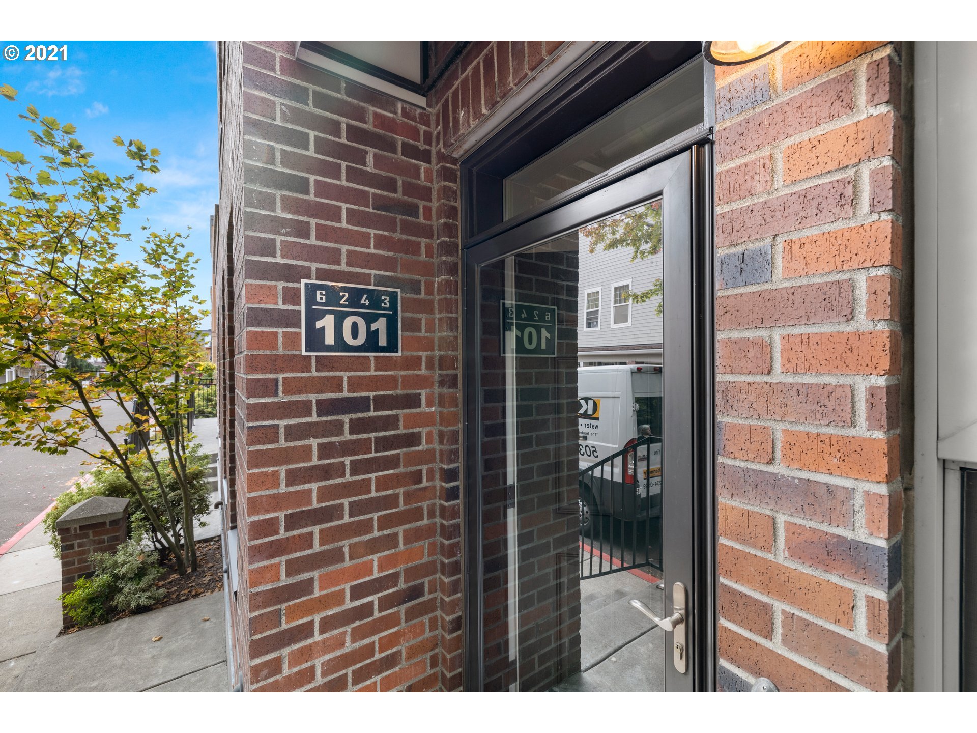 Photo #2: 21320179 Listing 