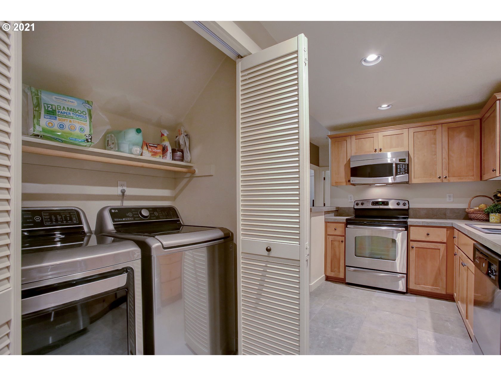Photo #5: 21325794 Listing 