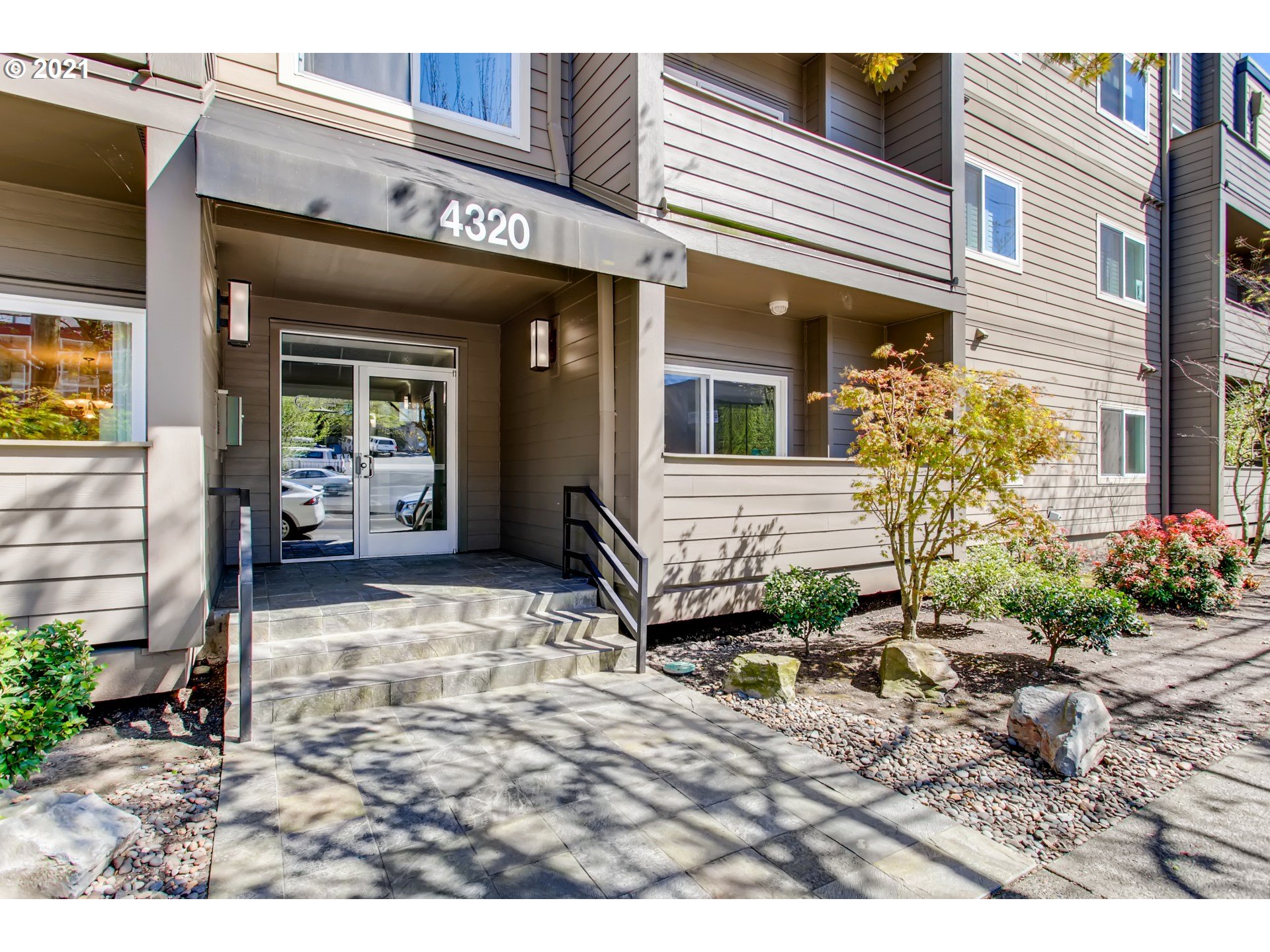 Photo #3: 21326914 Listing 