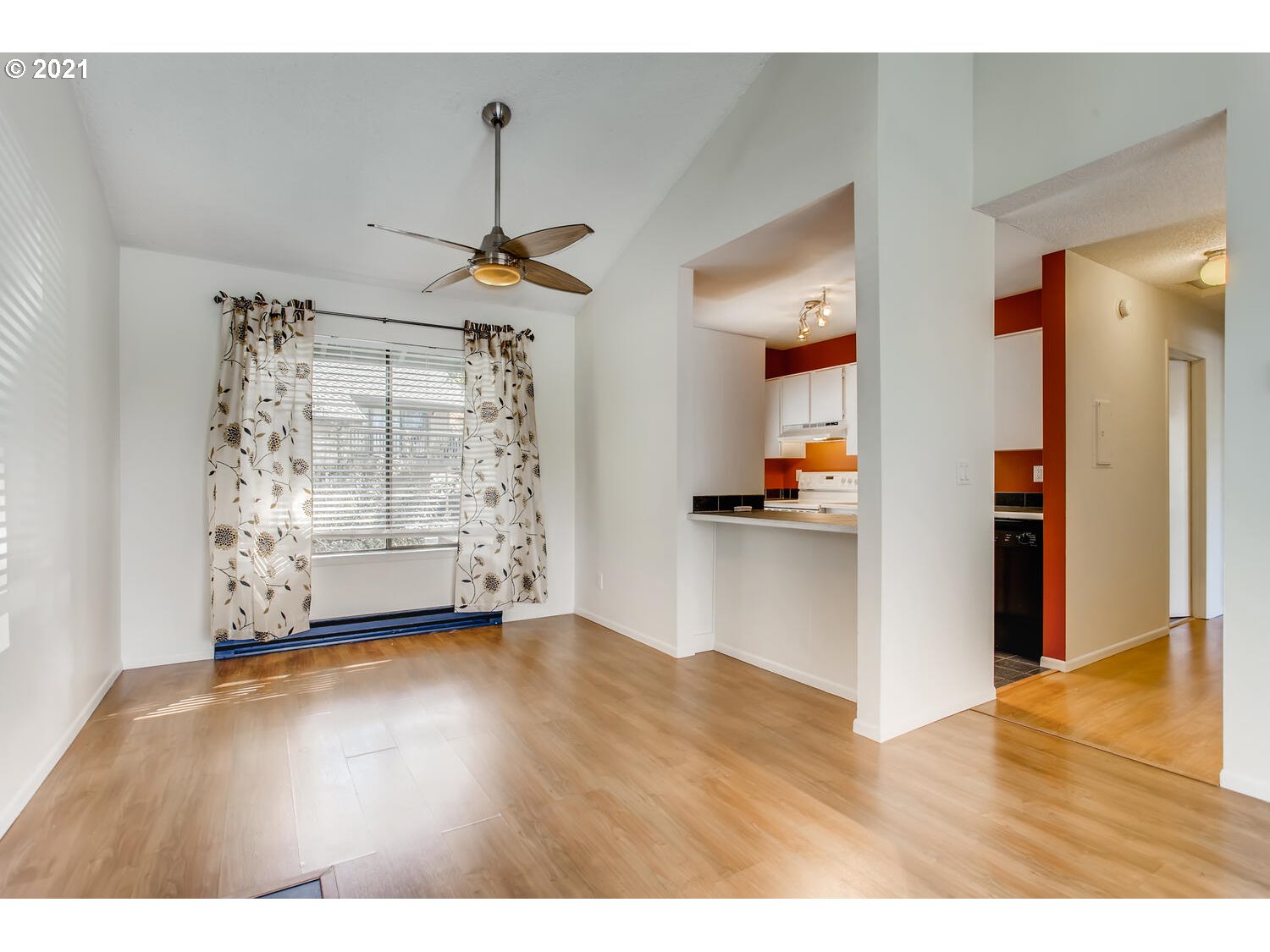 Photo #4: 21327163 Listing 