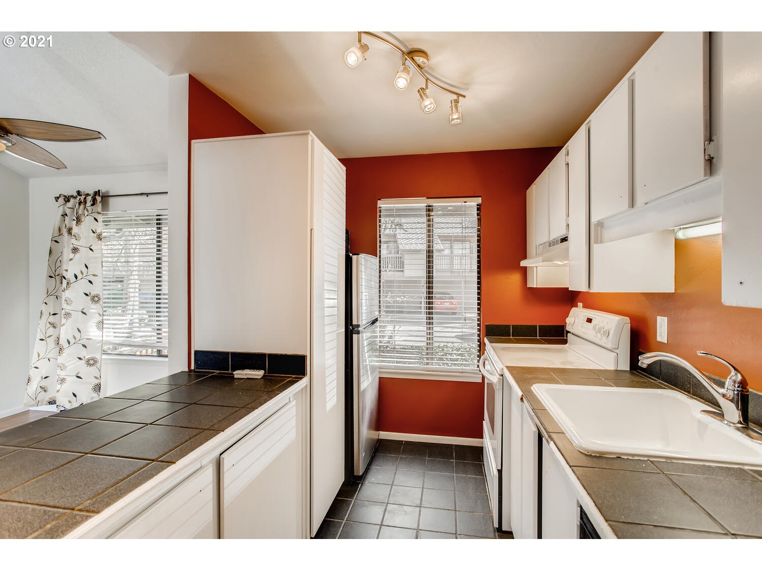 Photo #5: 21327163 Listing 