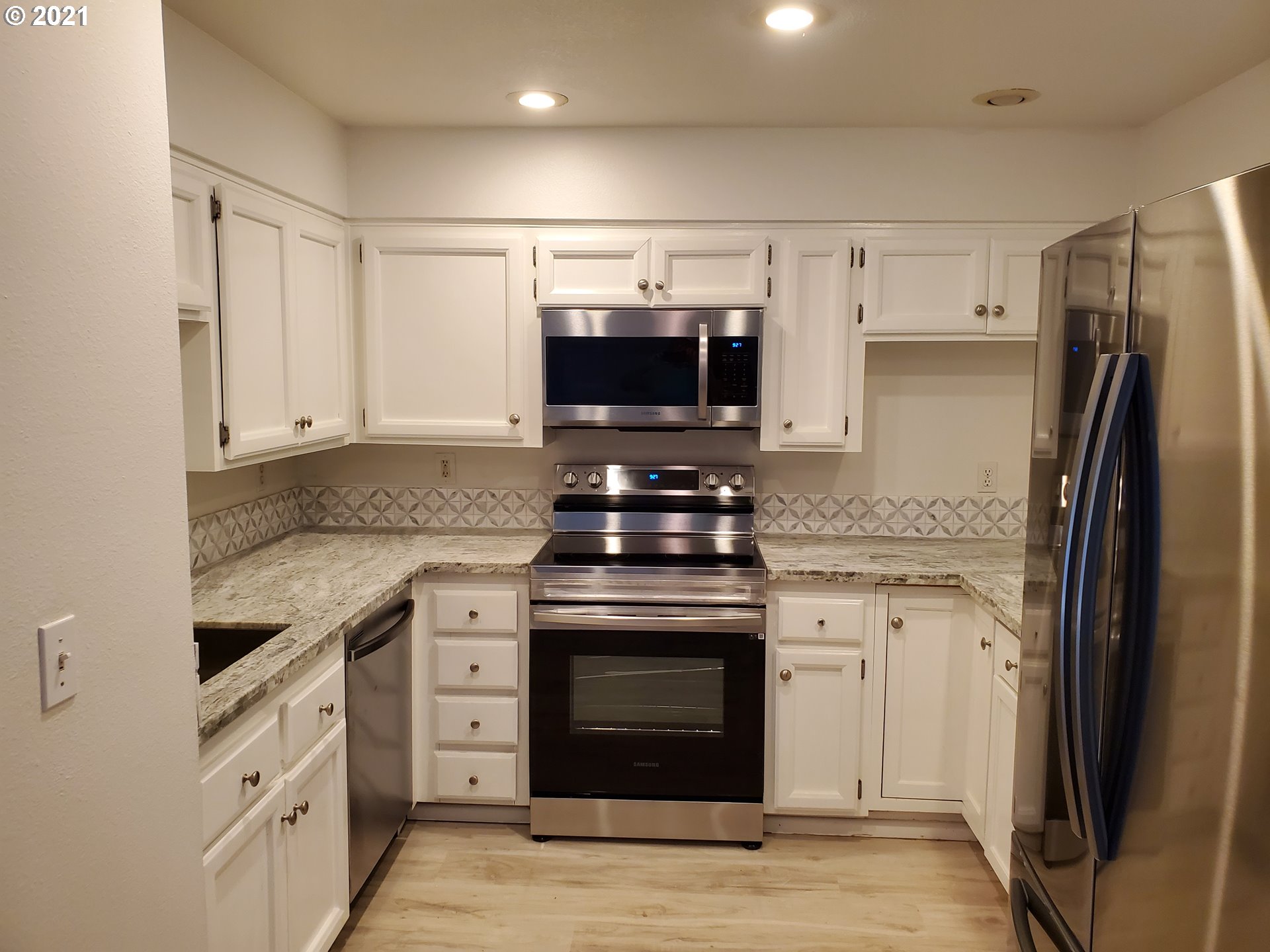 MLS: 21329898 Condo For Sale