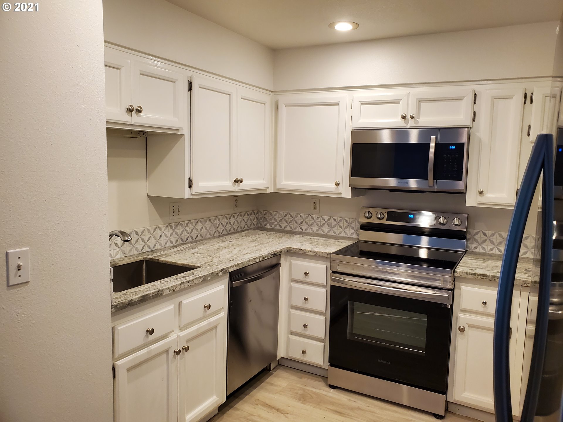 Photo #2: 21329898 Listing 