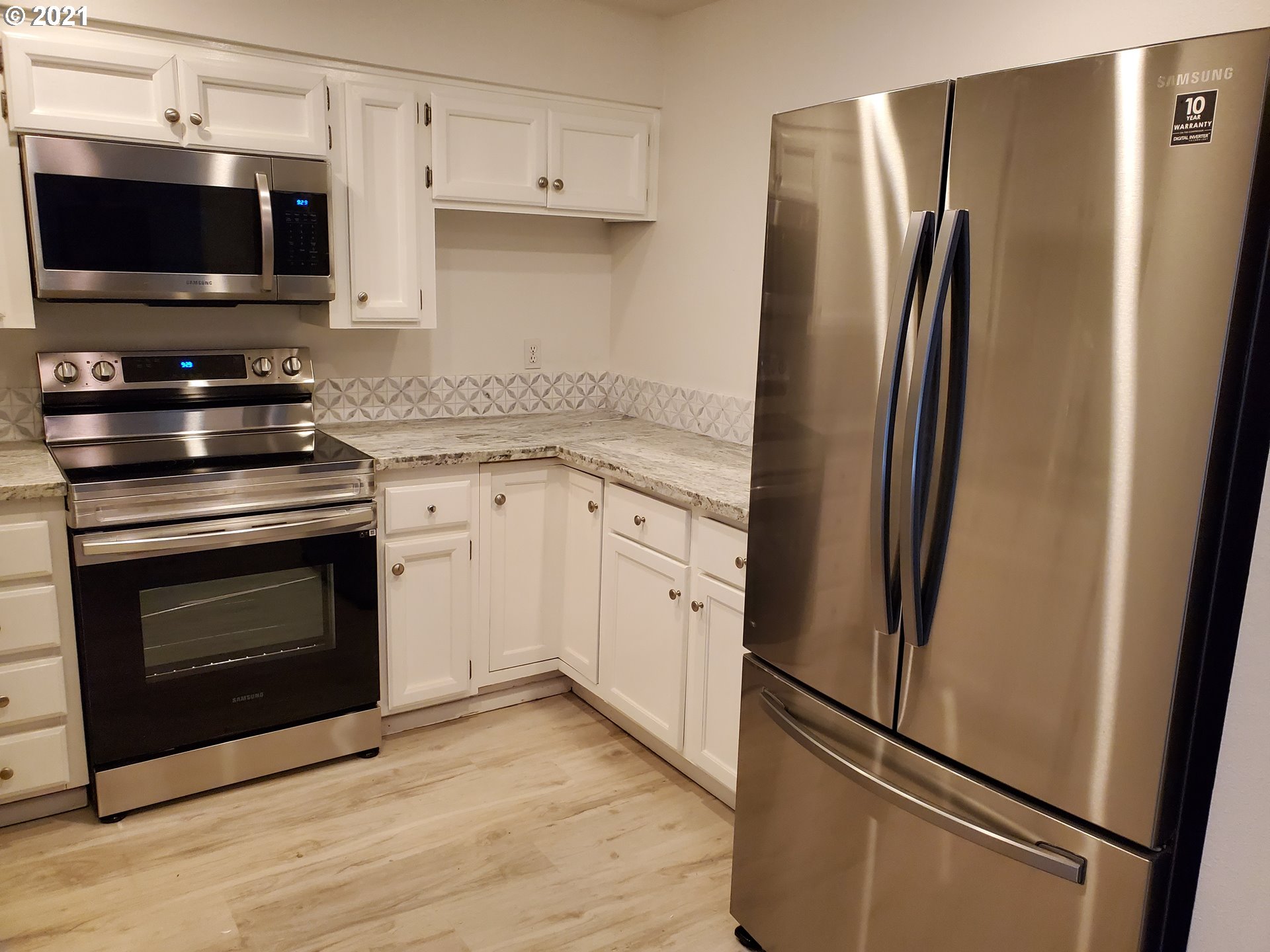 Photo #3: 21329898 Listing 