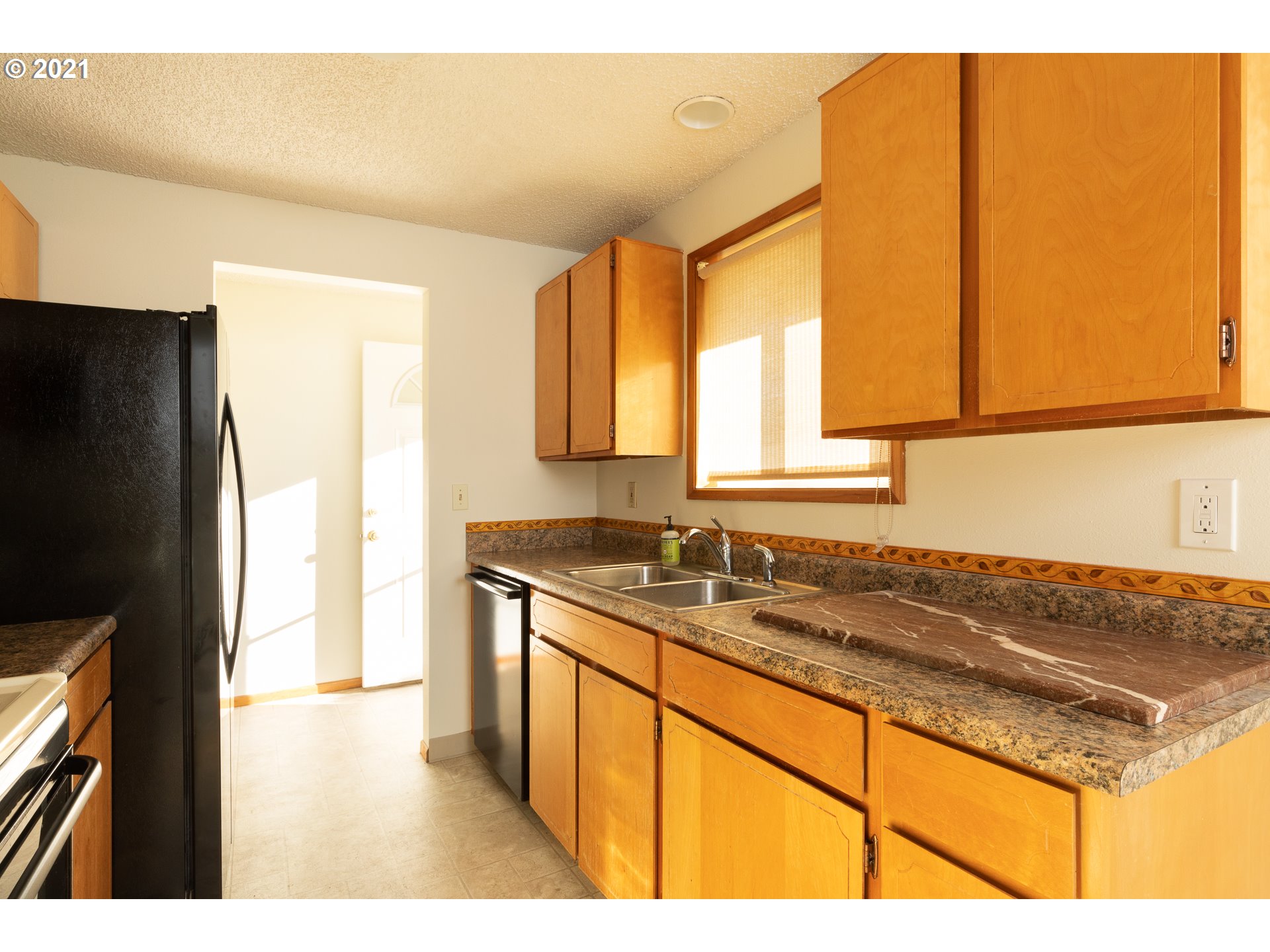 Photo #2: 21331757 Listing 