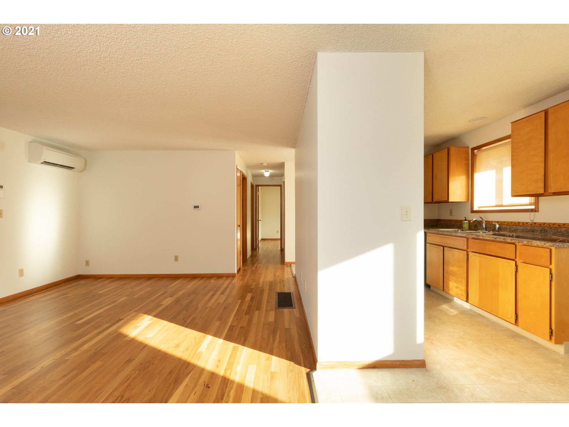 Photo #4: 21331757 Listing 
