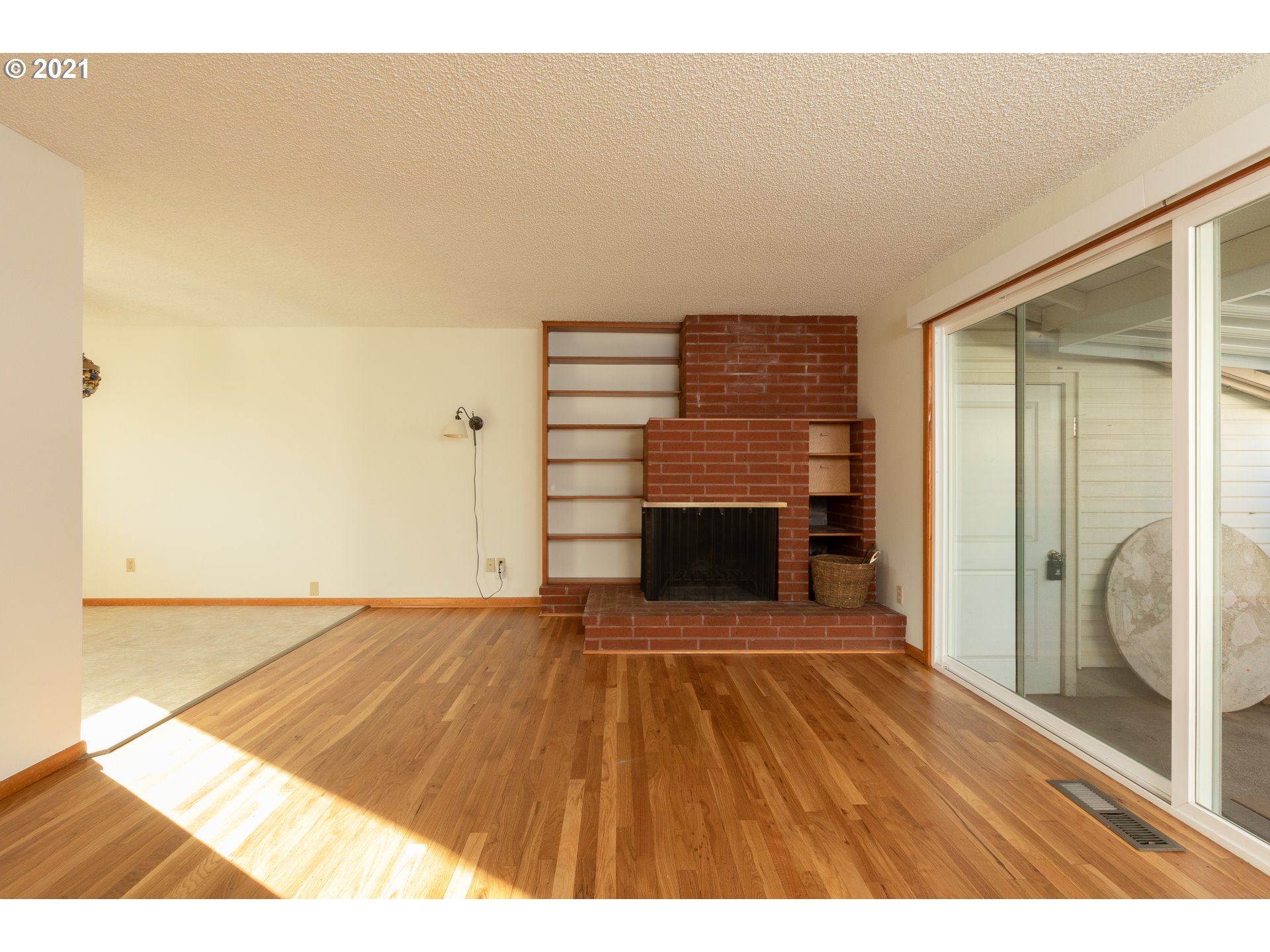 Photo #6: 21331757 Listing 