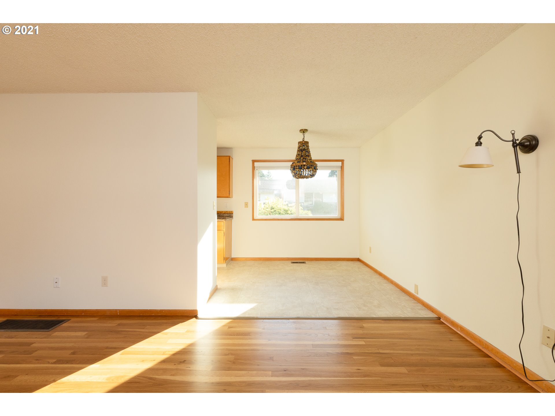 Photo #5: 21331757 Listing 