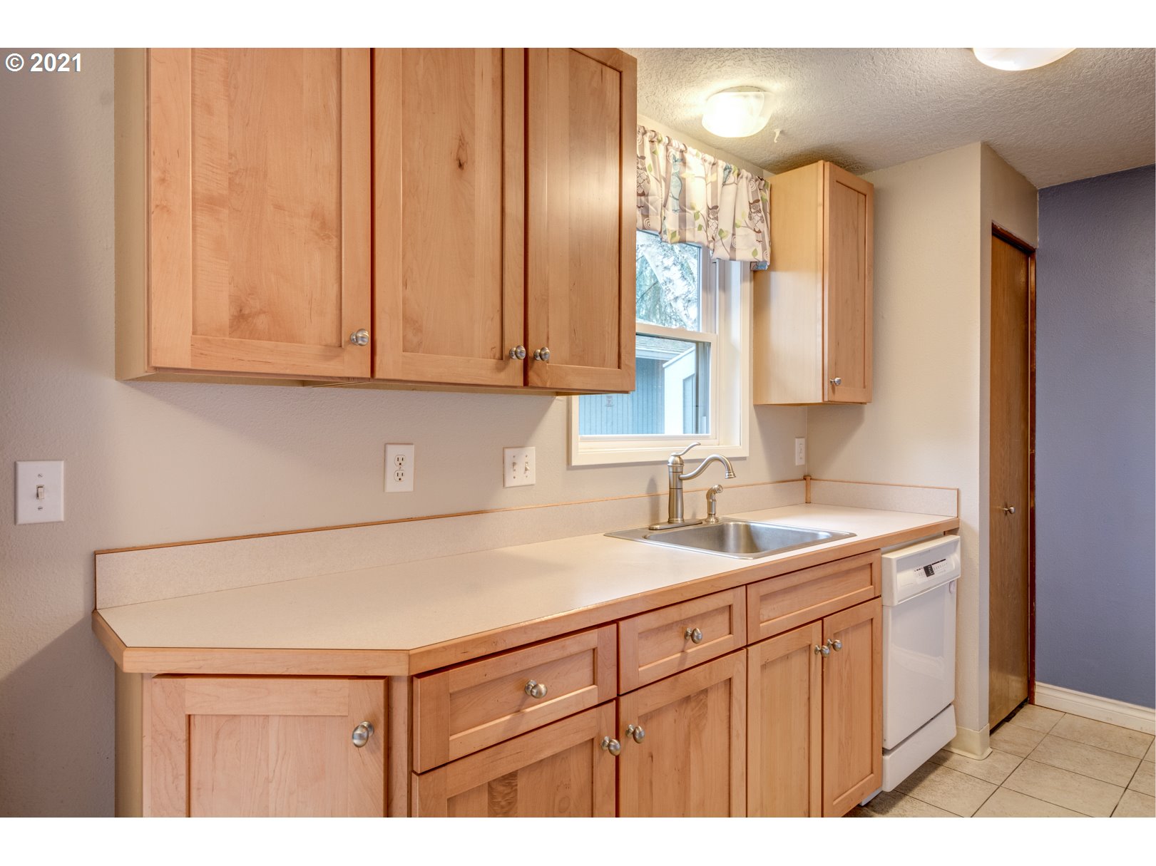 Photo #3: 21340087 Listing 