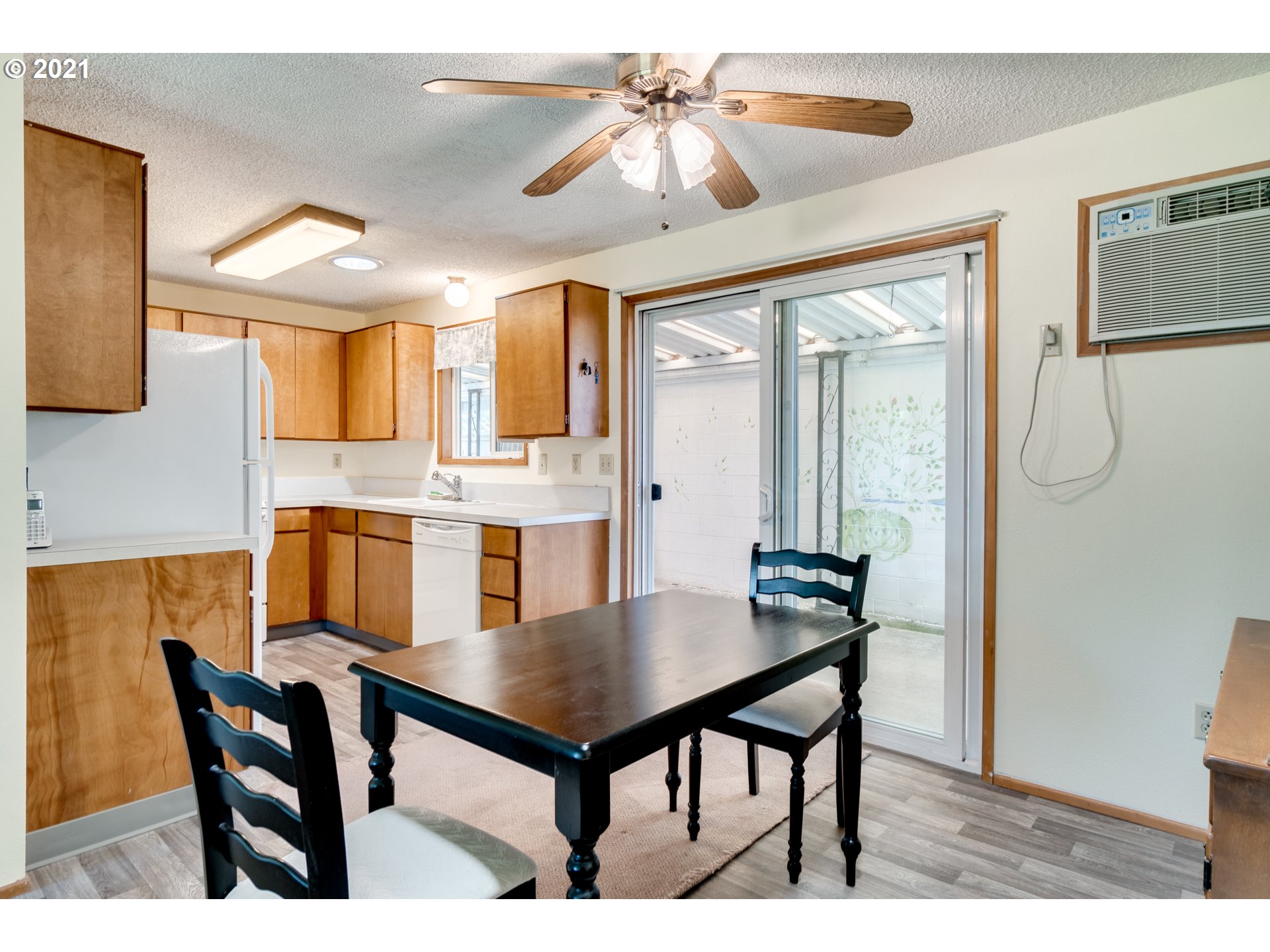 Photo #5: 21340094 Listing 