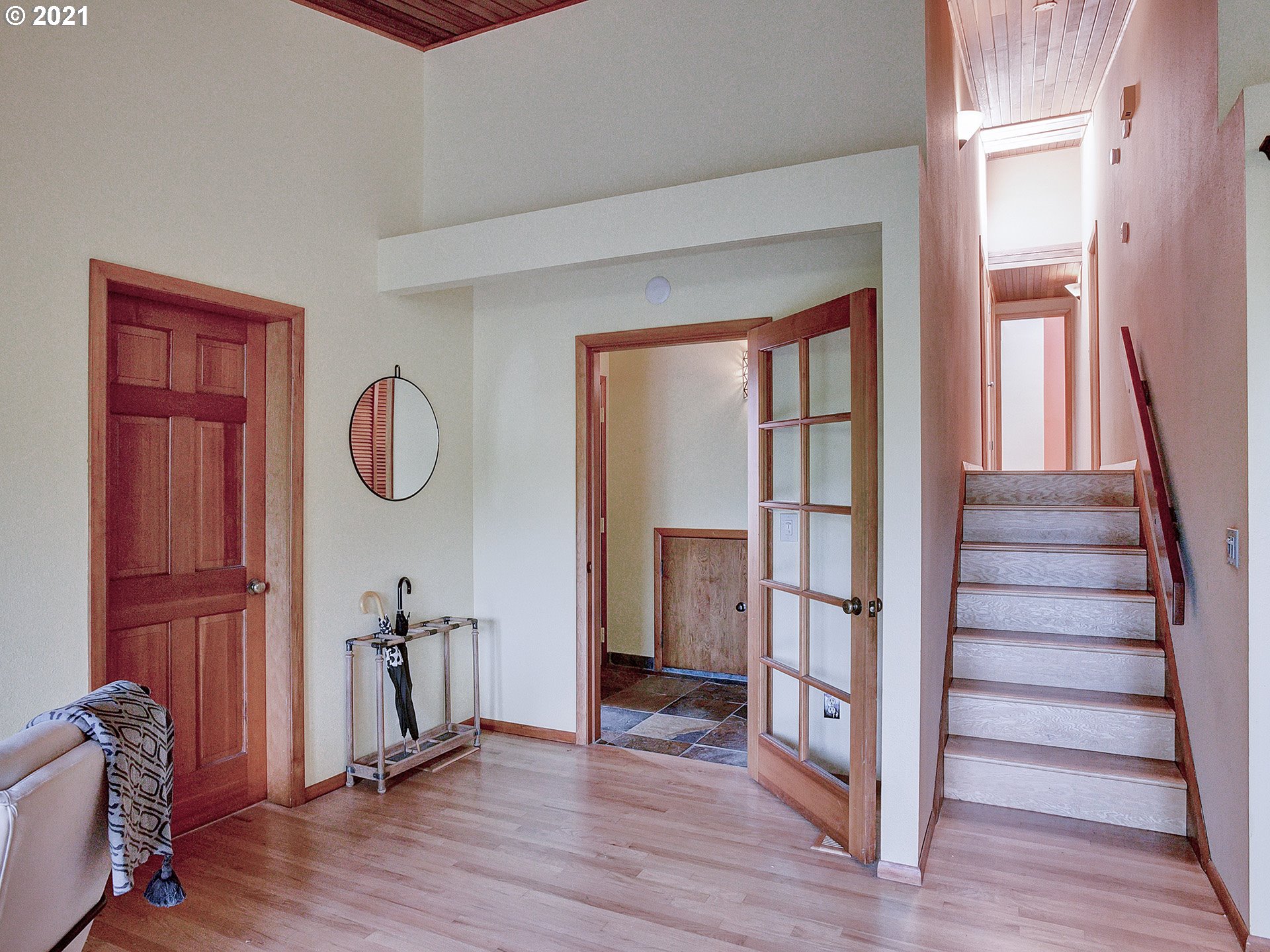 Photo #2: 21342093 Listing 