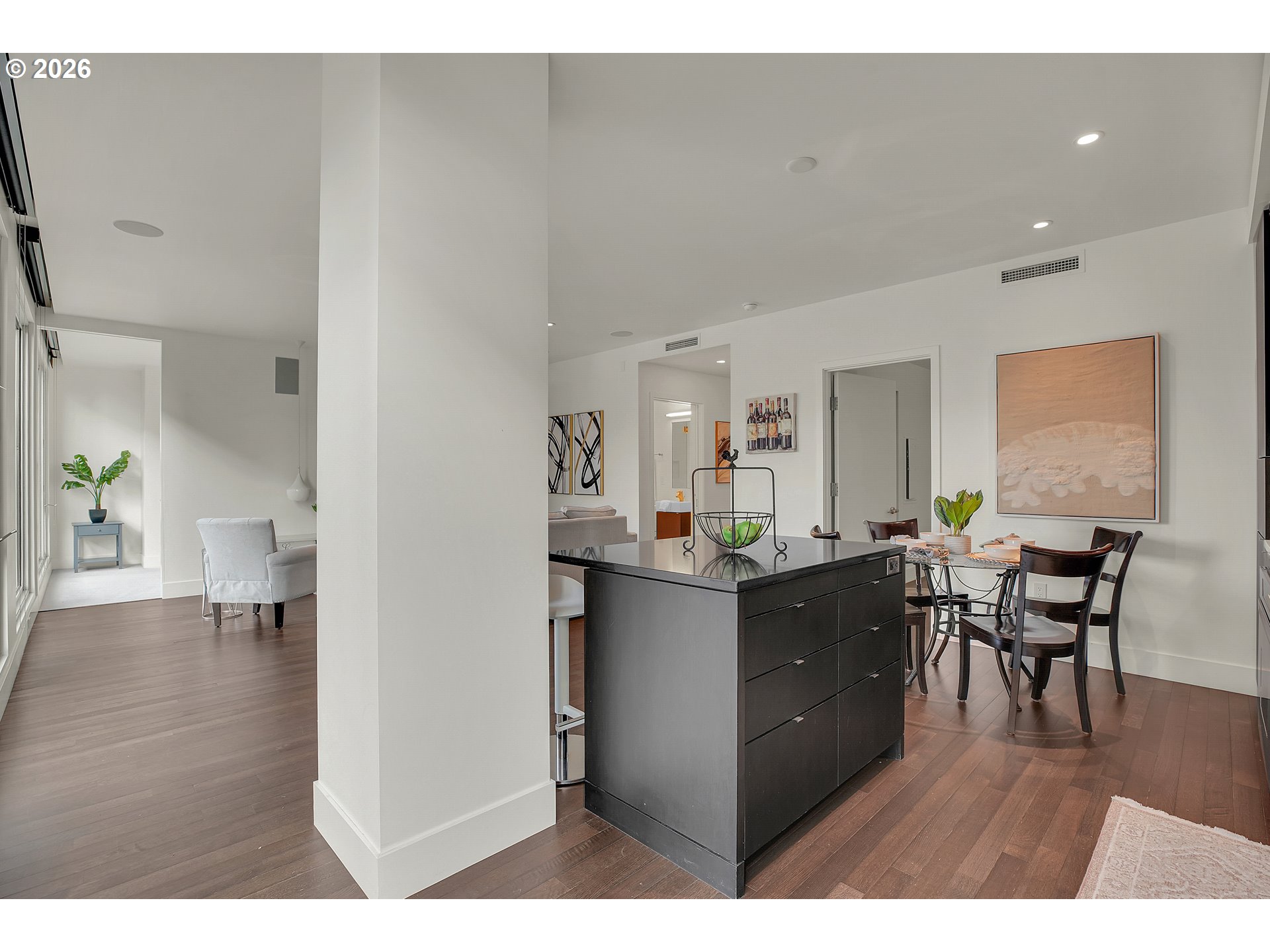 Photo #2: 213430849 Listing: Photo #2