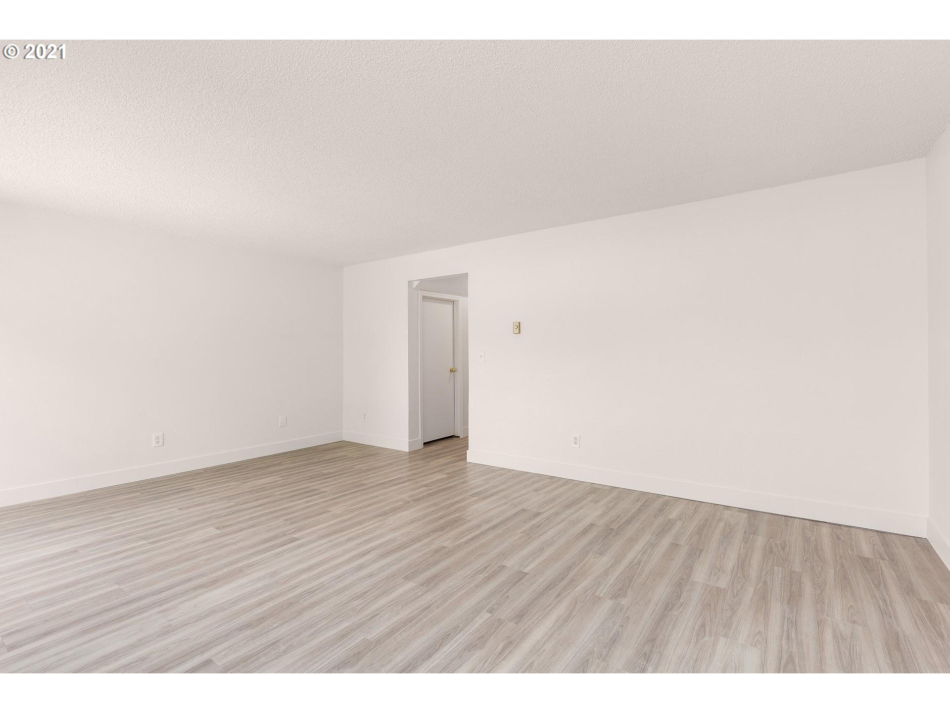 Photo #4: 21350941 Listing 