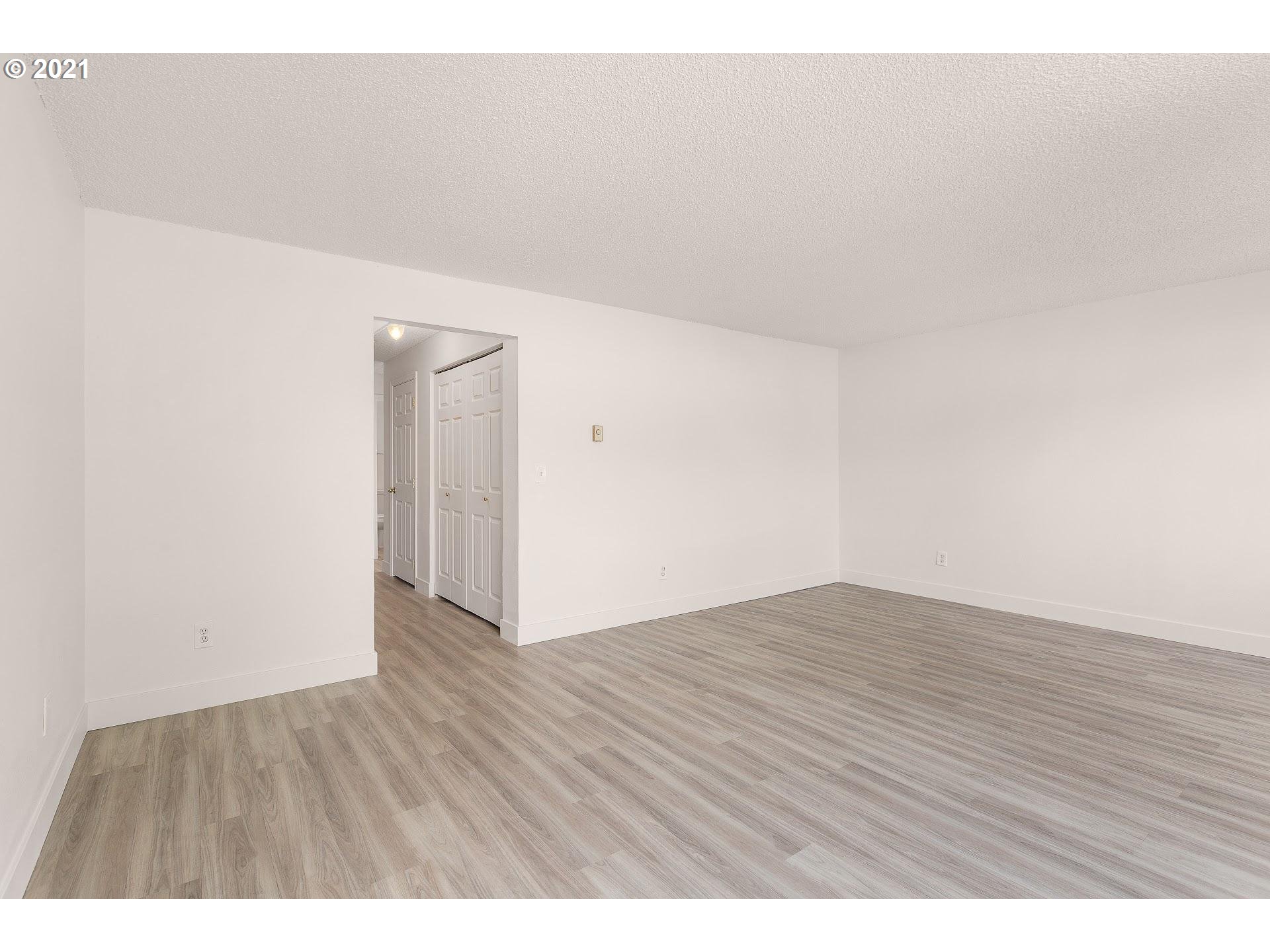 Photo #5: 21350941 Listing 