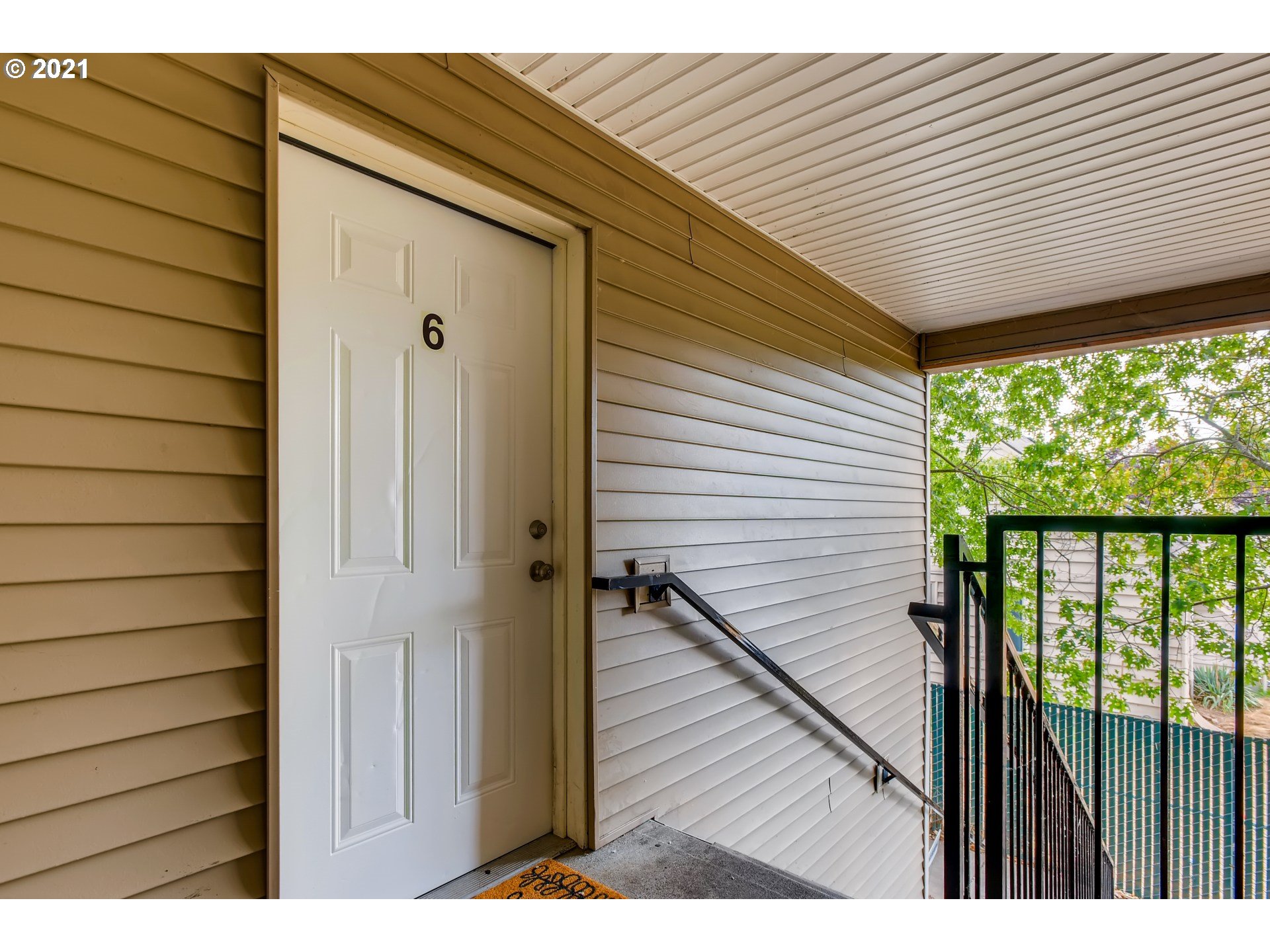 Photo #5: 21351142 Listing 
