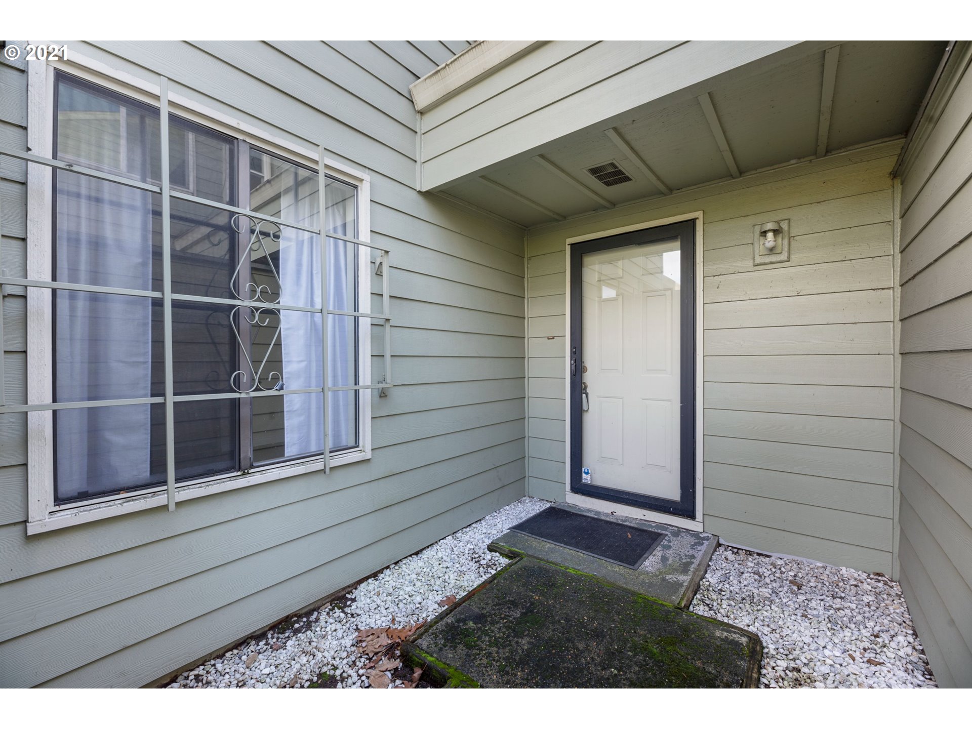 Photo #2: 21357233 Listing 