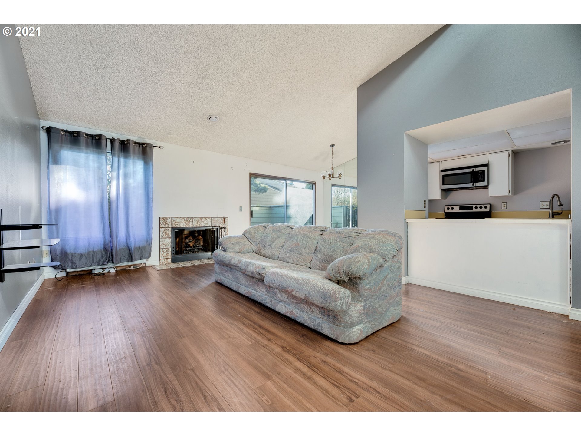 Photo #5: 21357233 Listing 