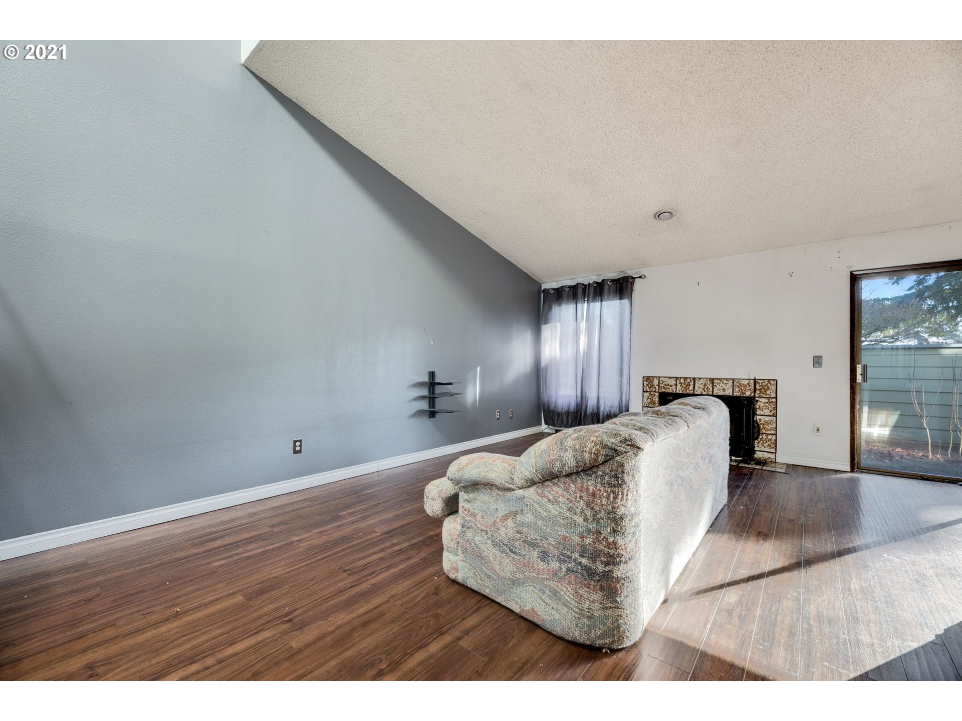 Photo #6: 21357233 Listing 