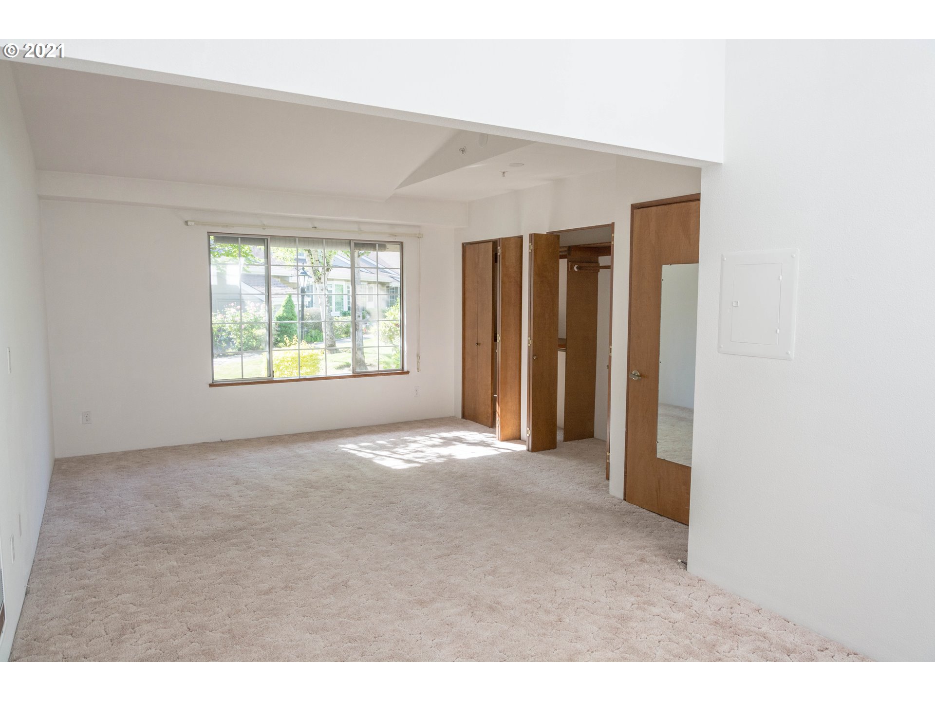 Photo #5: 21357628 Listing 