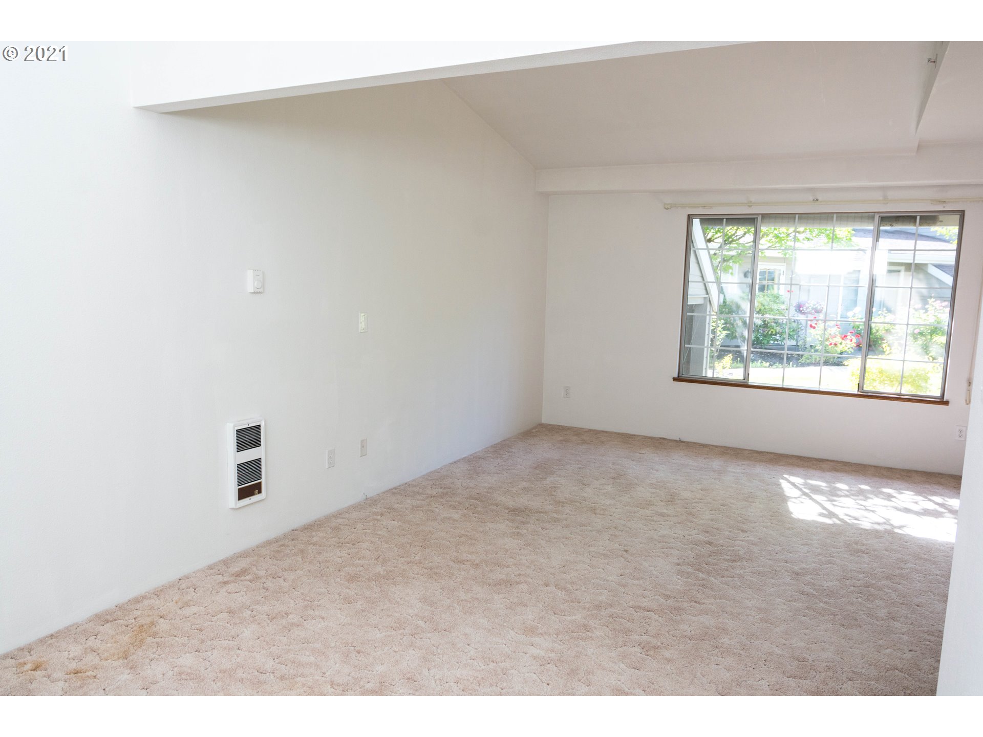 Photo #6: 21357628 Listing 