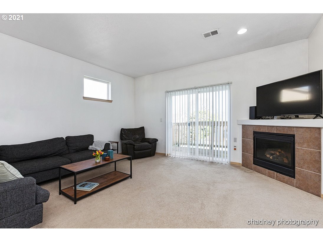 Photo #3: 21359085 Listing 