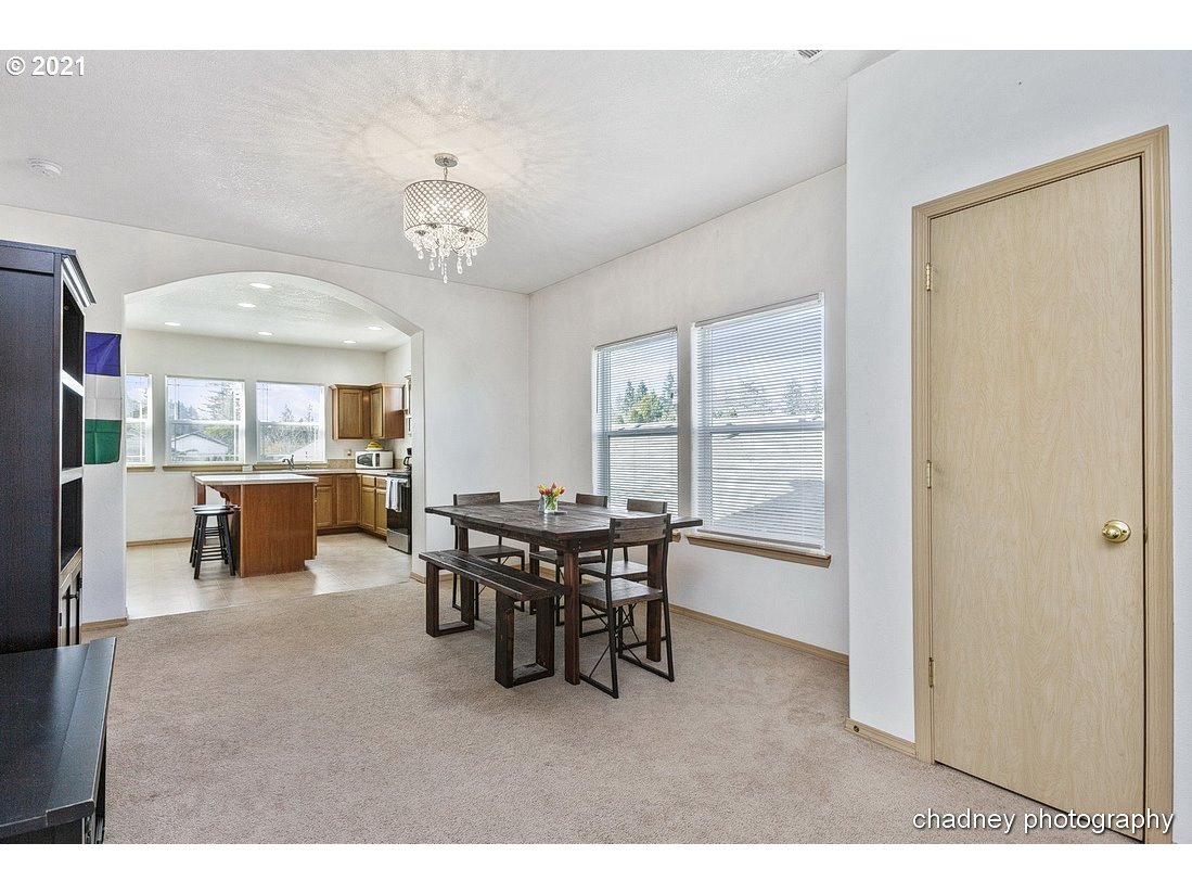 Photo #5: 21359085 Listing 