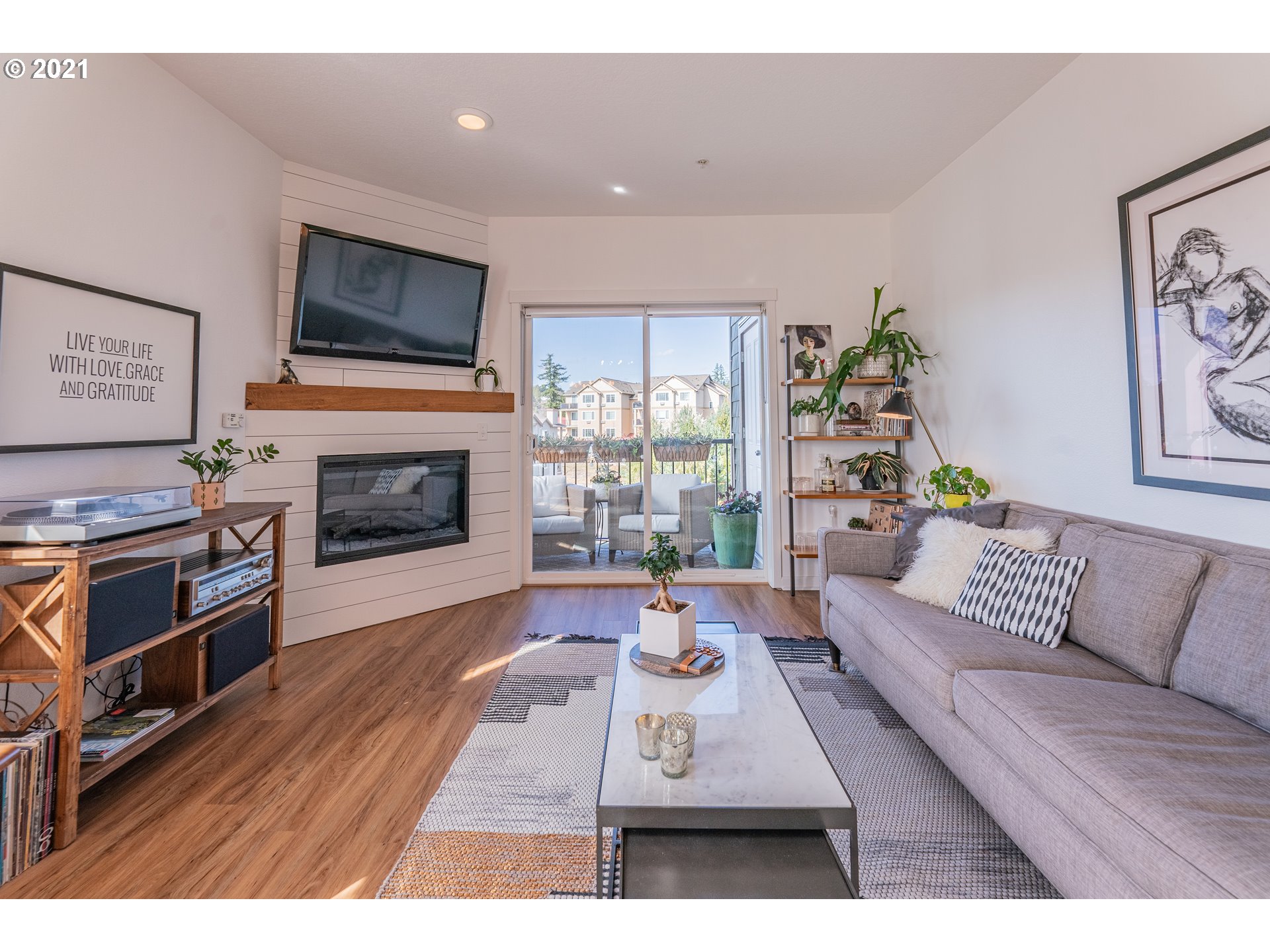 Photo #2: 21364875 Listing 