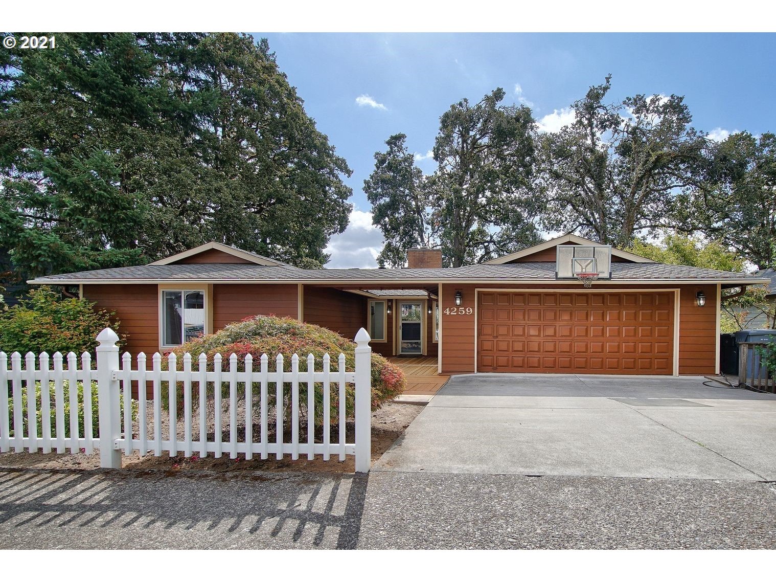4259 RIVERVIEW DR (1 of 32)