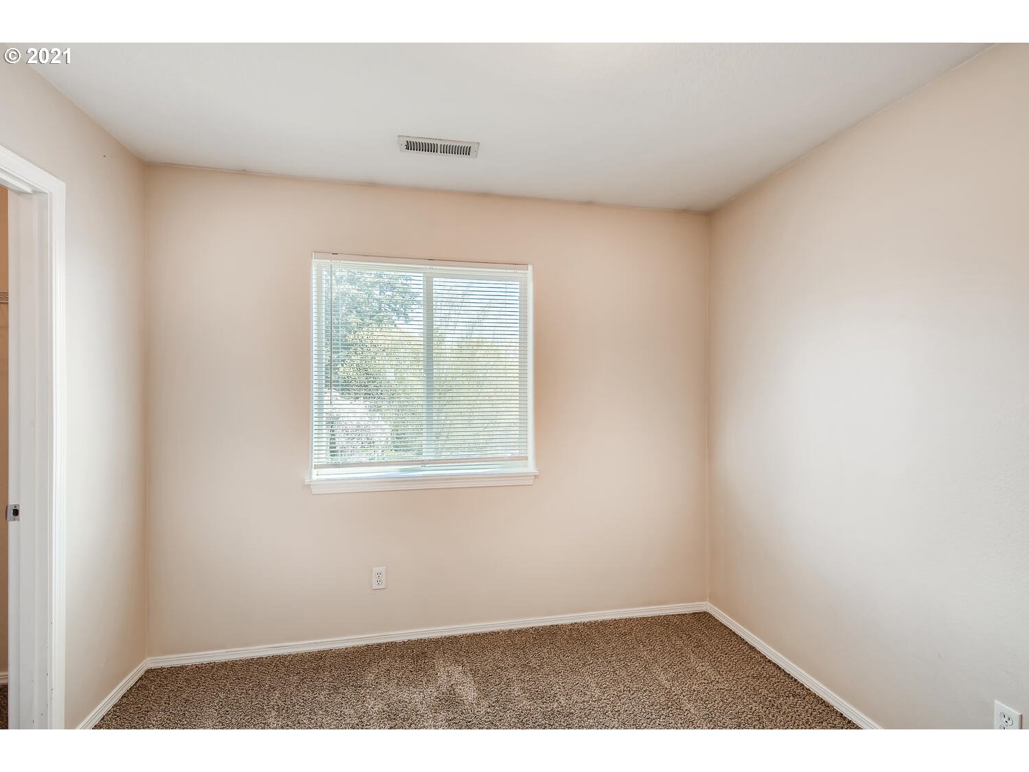 Photo #6: 21368129 Listing 
