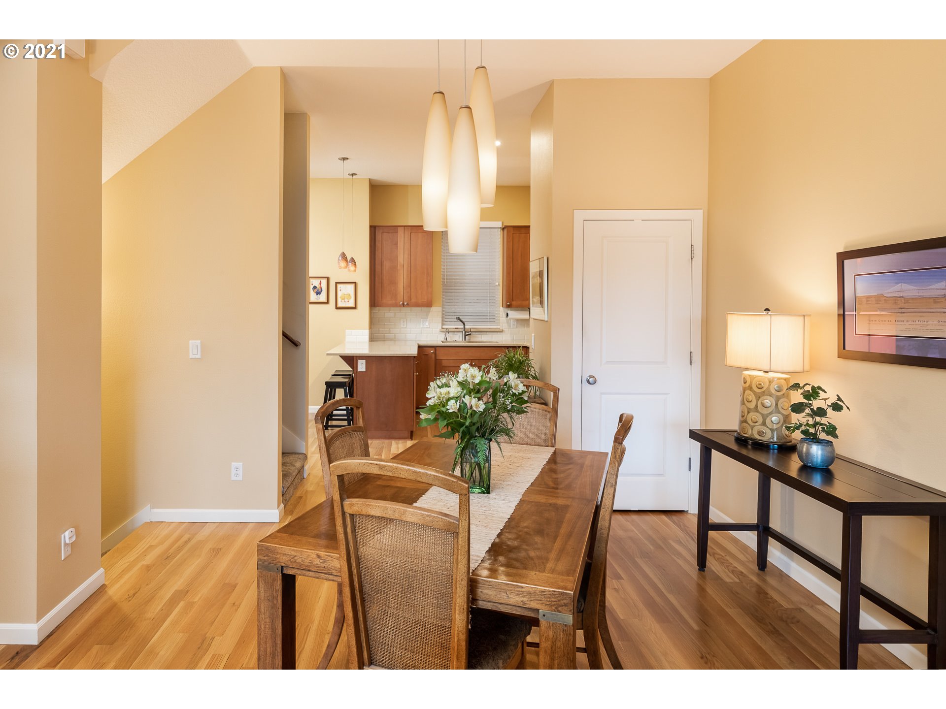 Photo #5: 21371376 Listing 