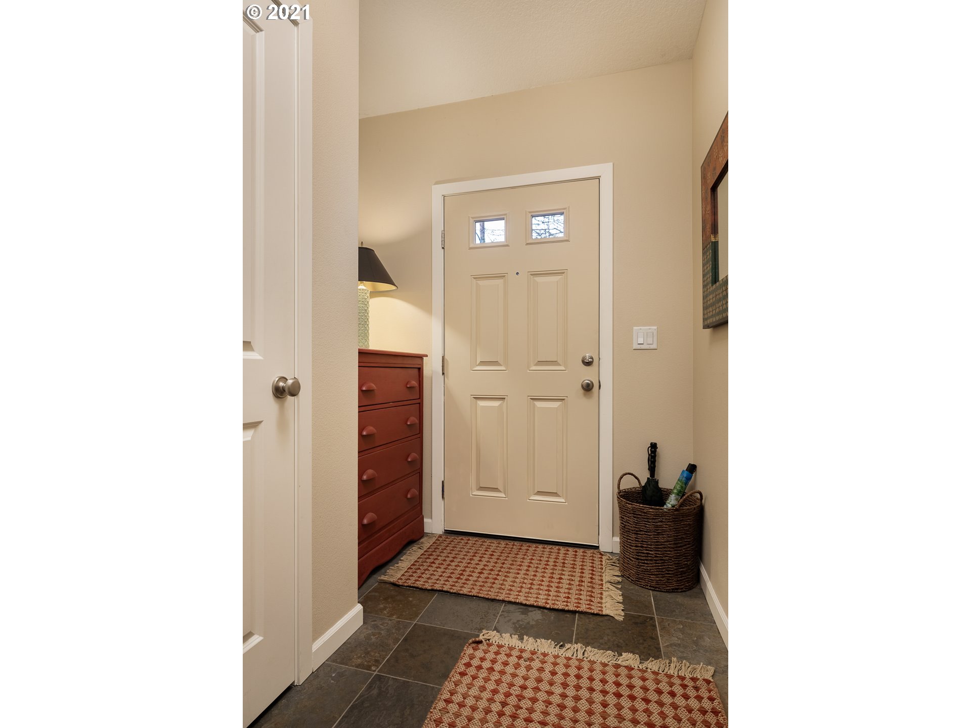 Photo #2: 21371376 Listing 