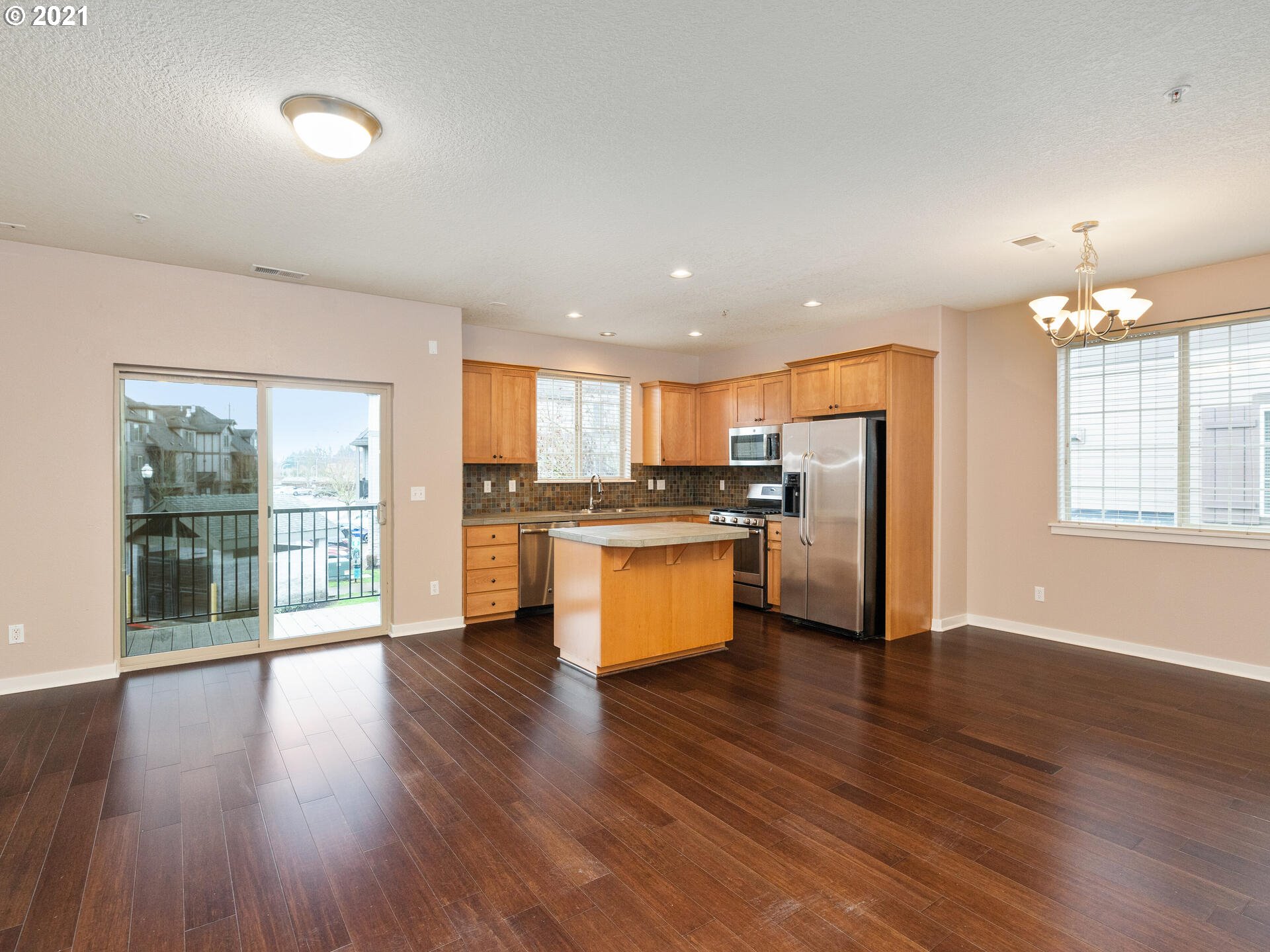 Photo #5: 21371776 Listing 