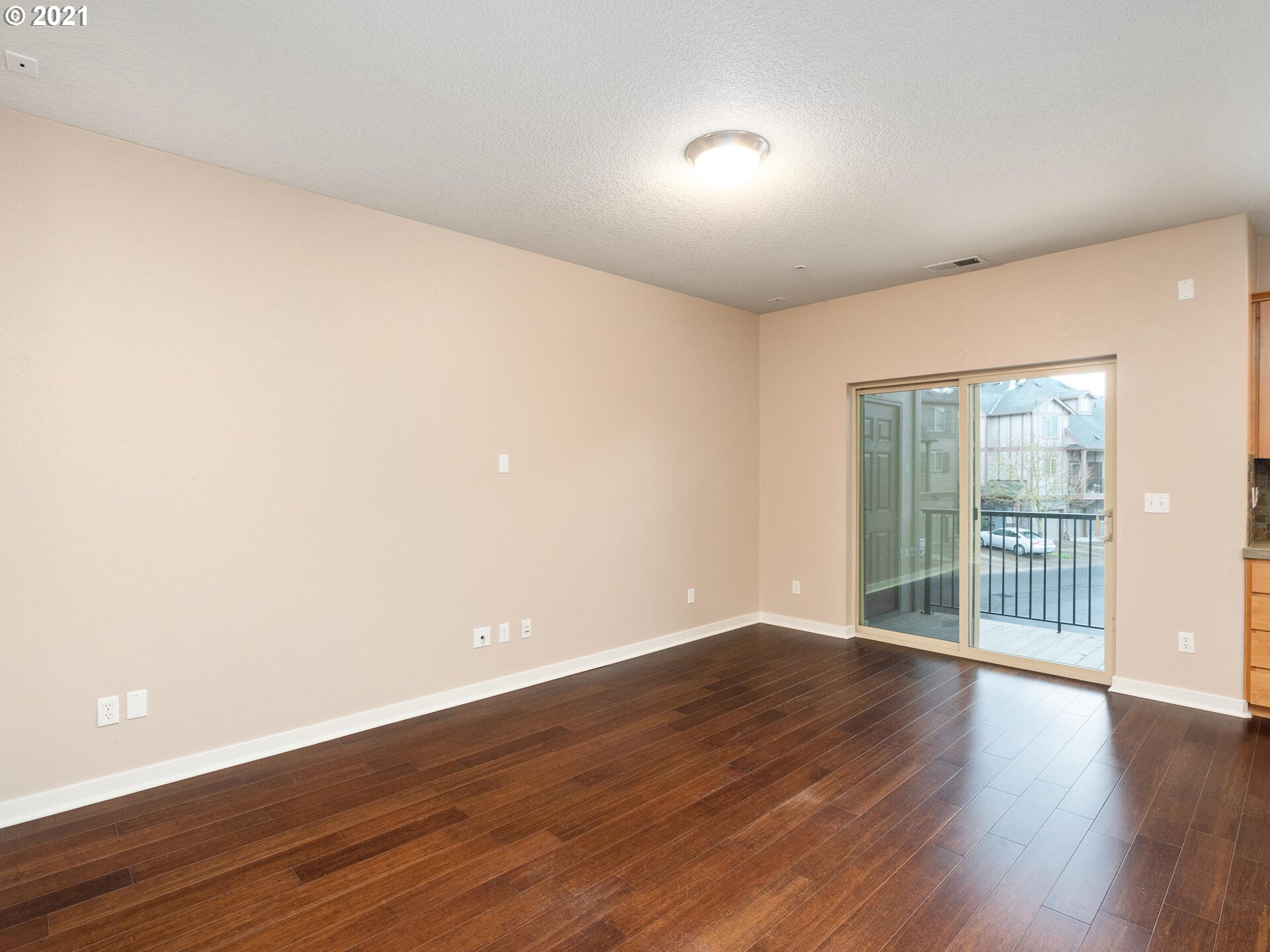 Photo #6: 21371776 Listing 