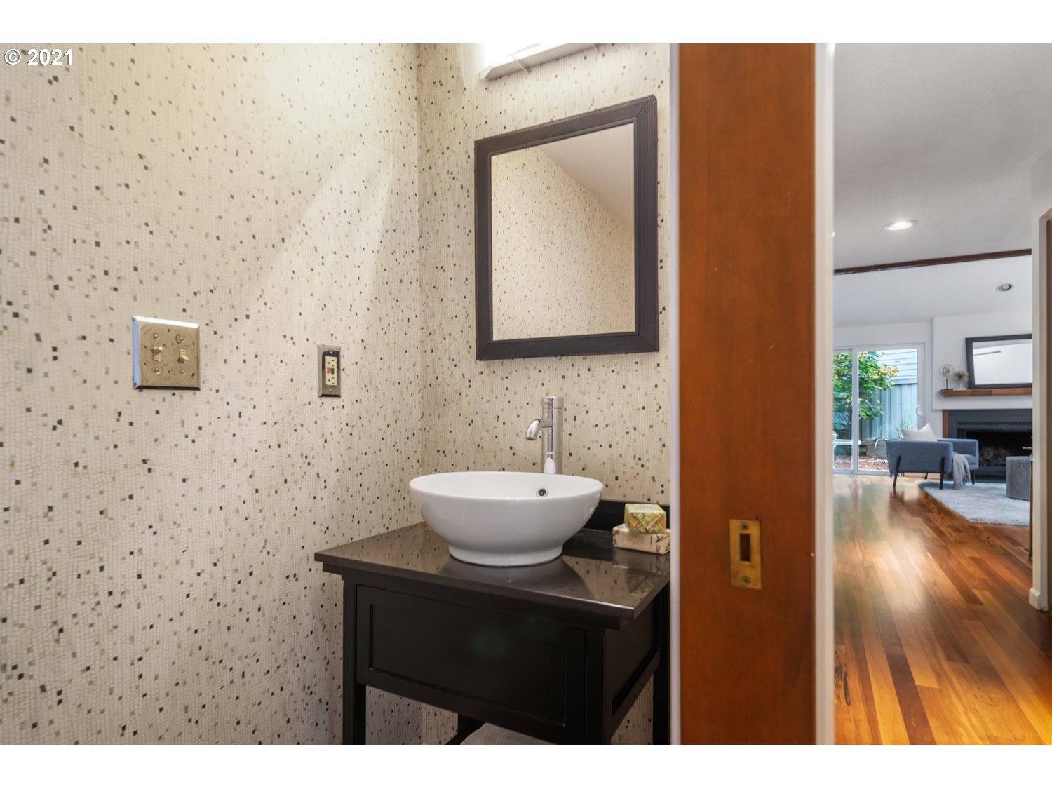 Photo #6: 21373302 Listing 