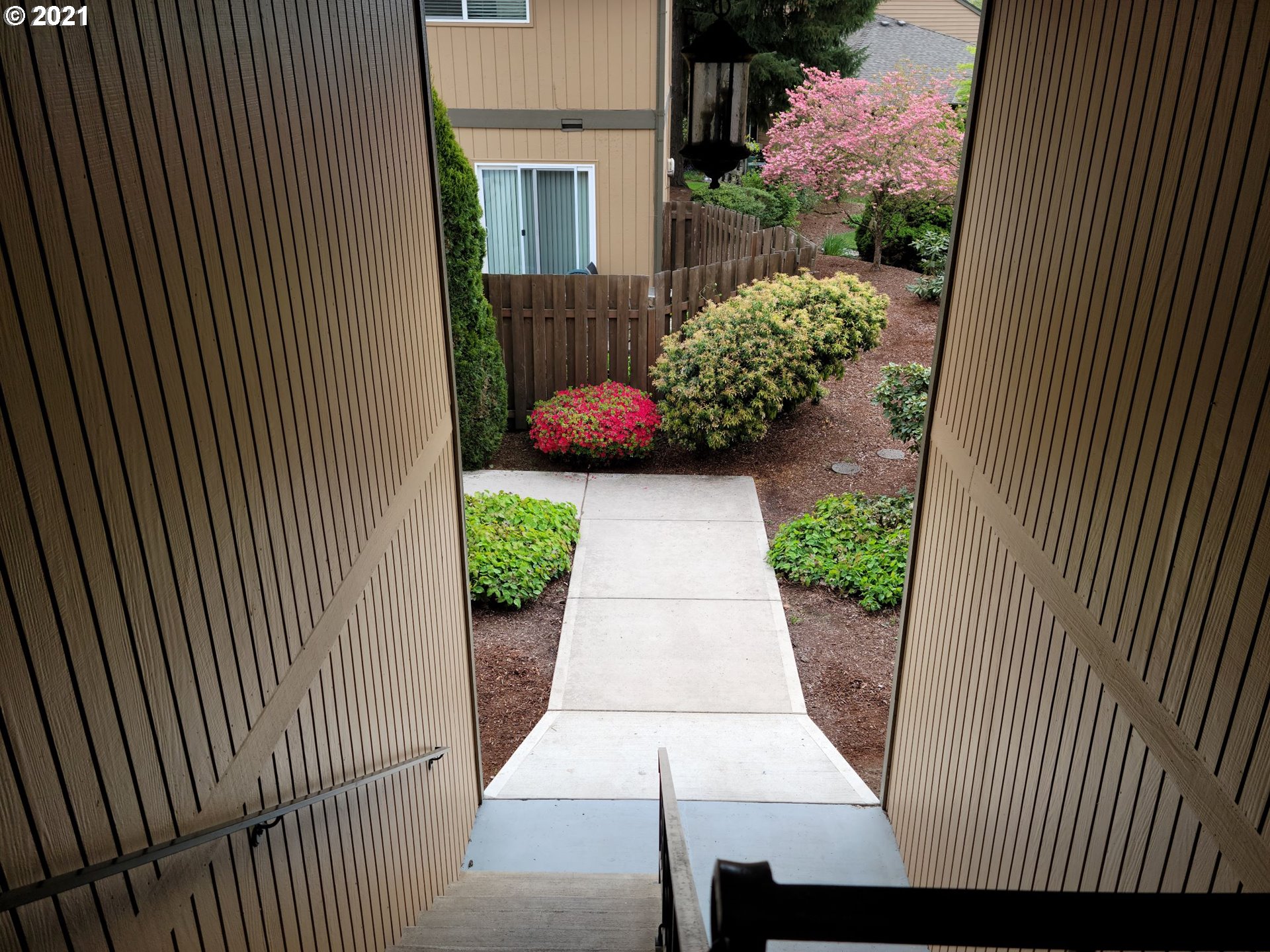 Photo #2: 21373575 Listing 