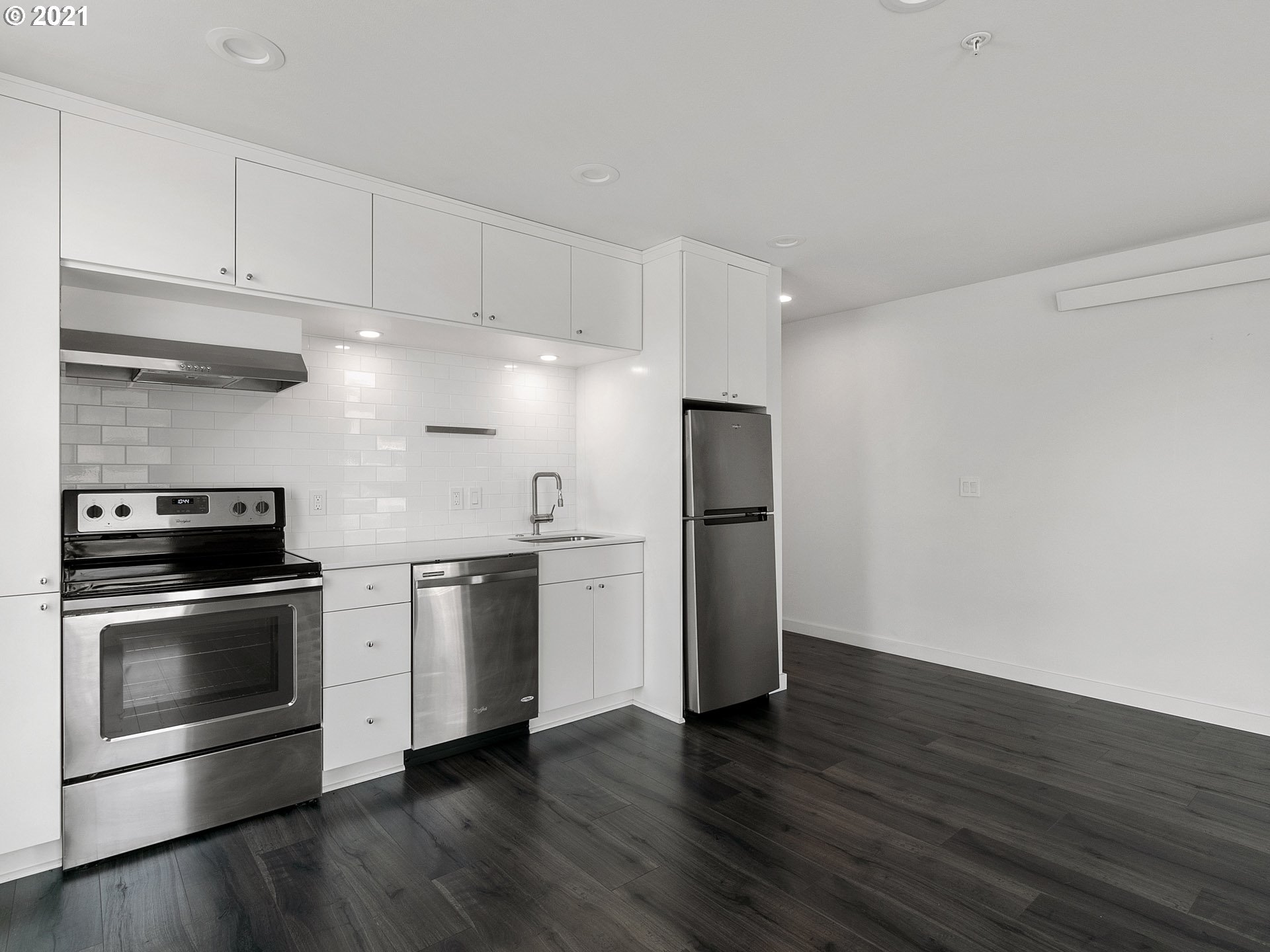 Photo #2: 21380261 Listing 