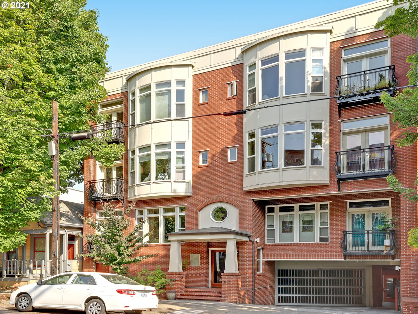 More Details about MLS # 21381245 : 2537 NW THURMAN ST 101