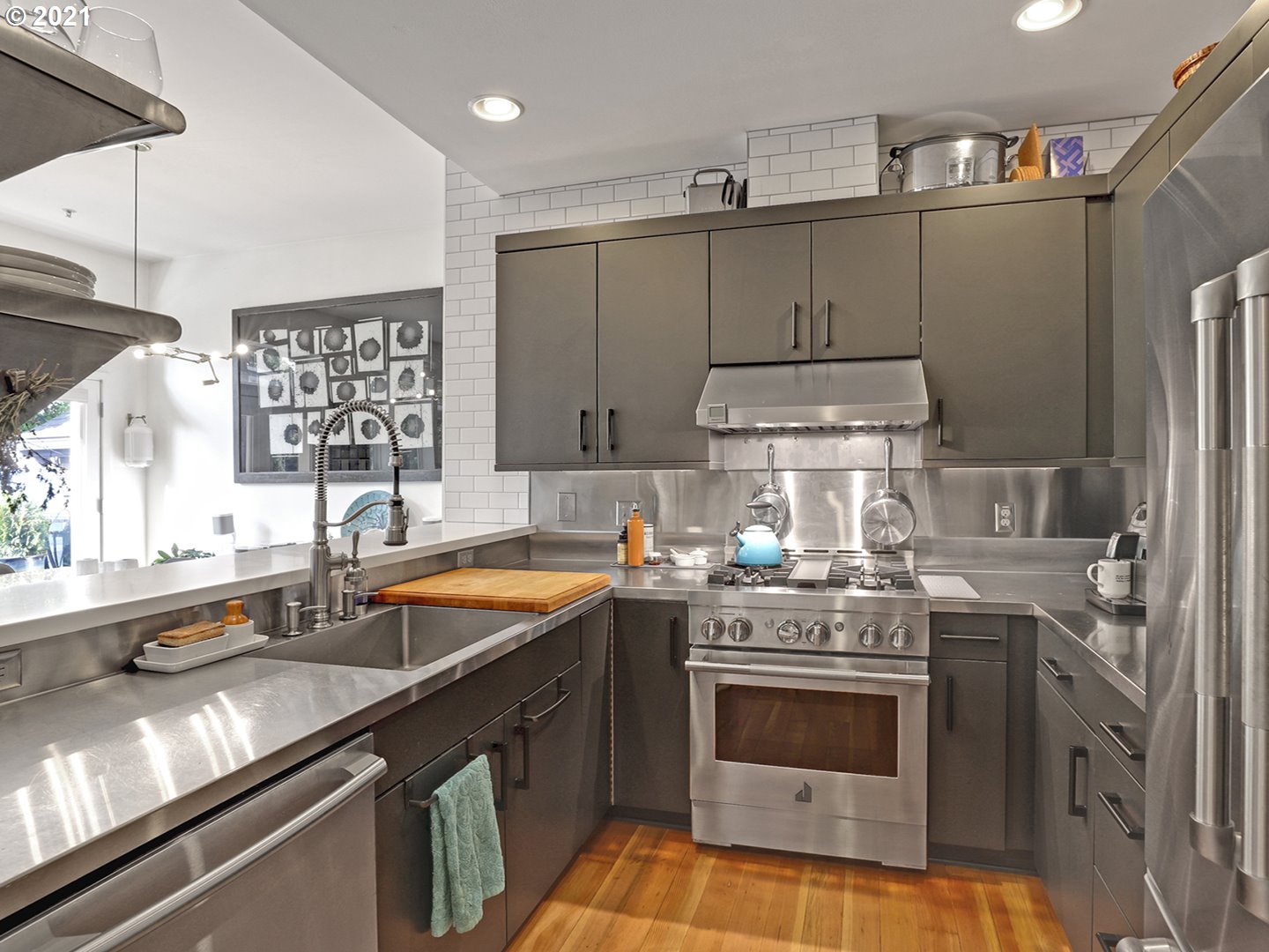 Photo #4: 21381245 Listing 