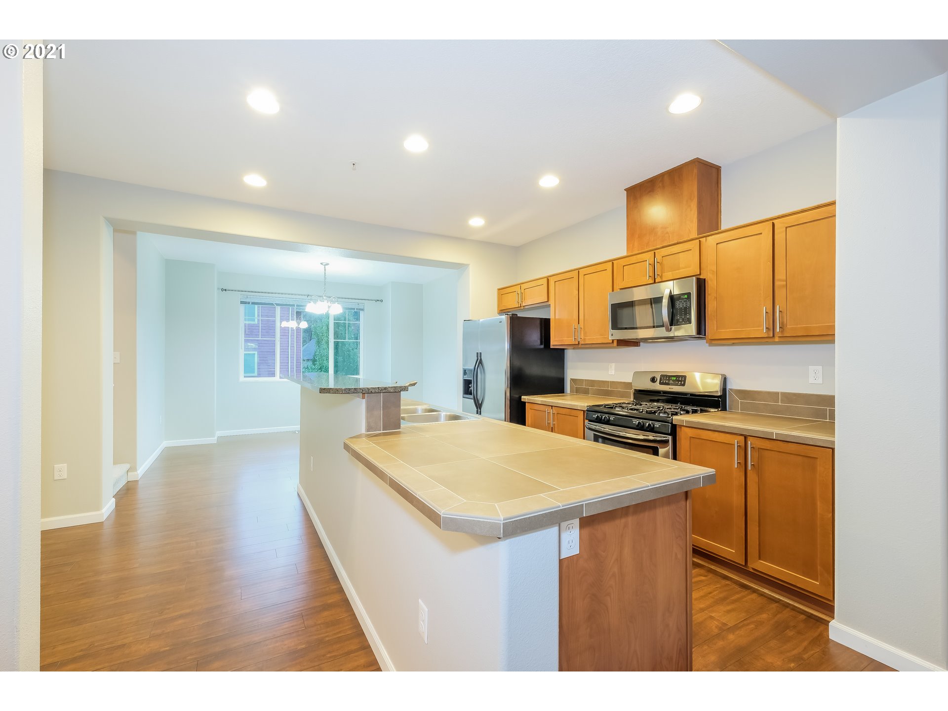 Photo #2: 21381731 Listing 