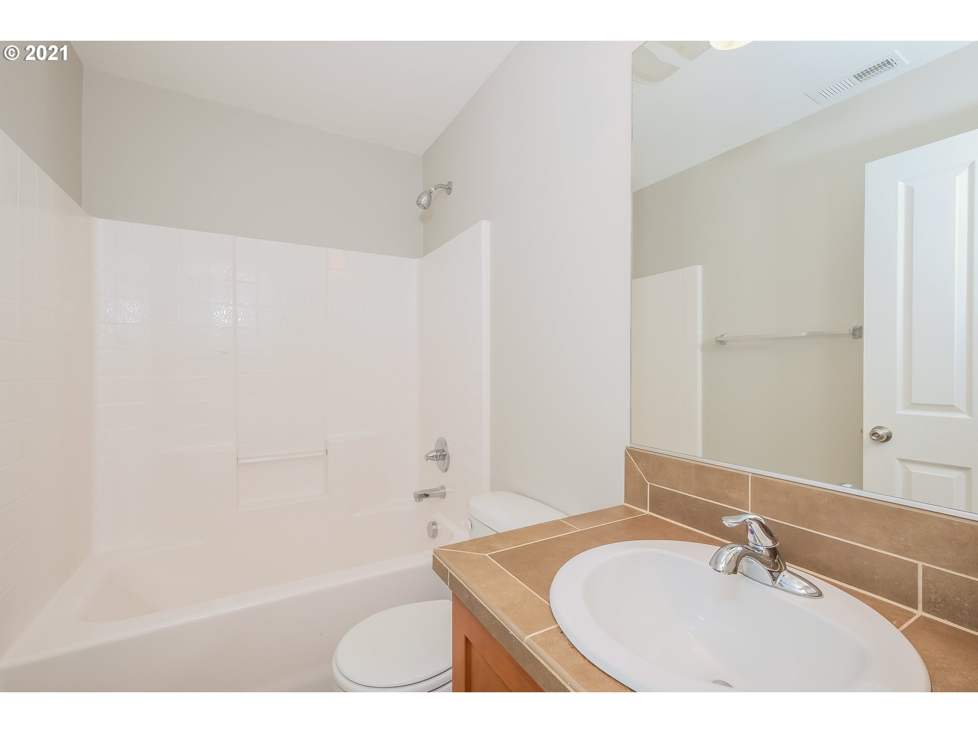 Photo #4: 21381731 Listing 