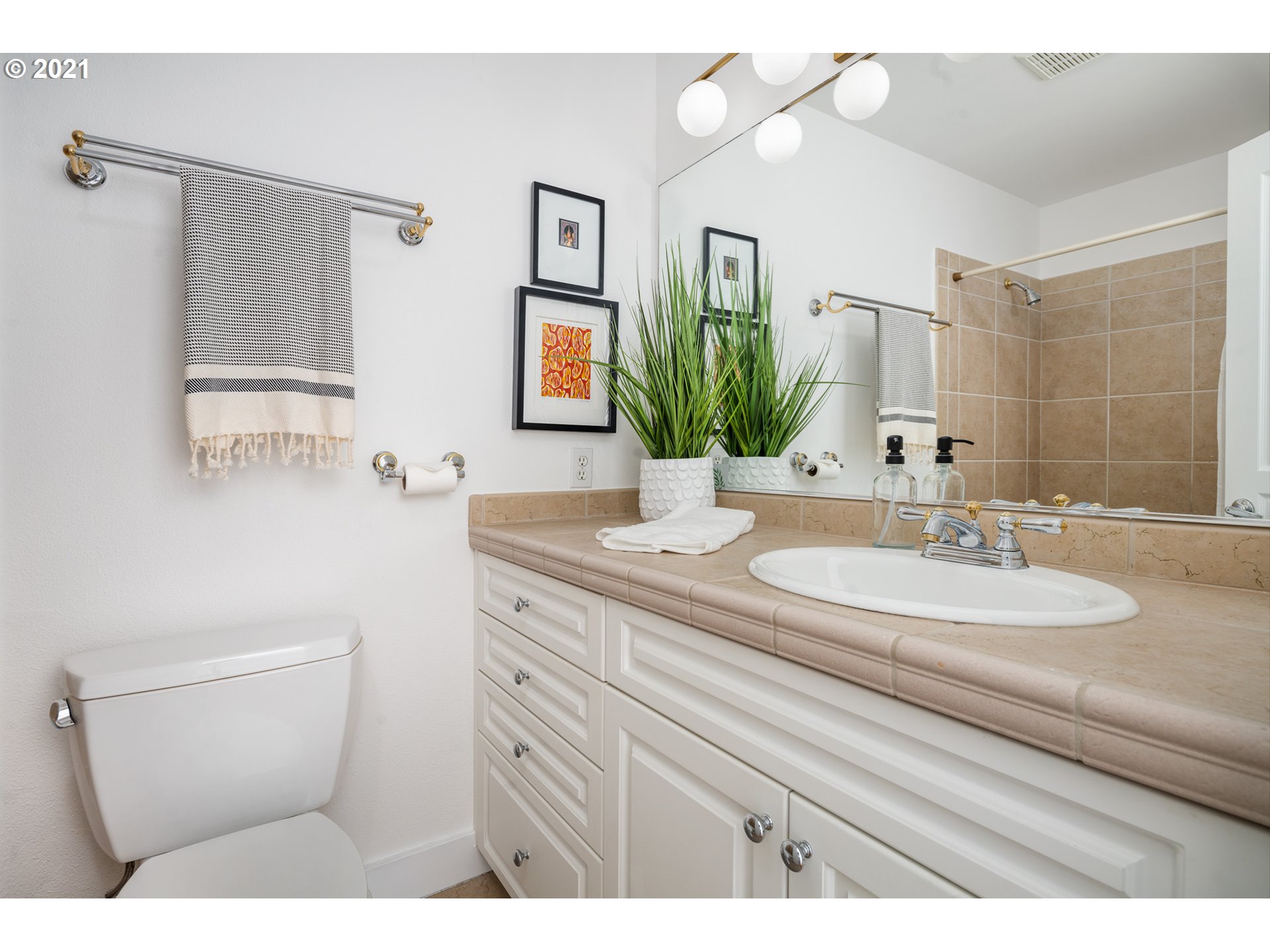 Photo #6: 21382543 Listing 