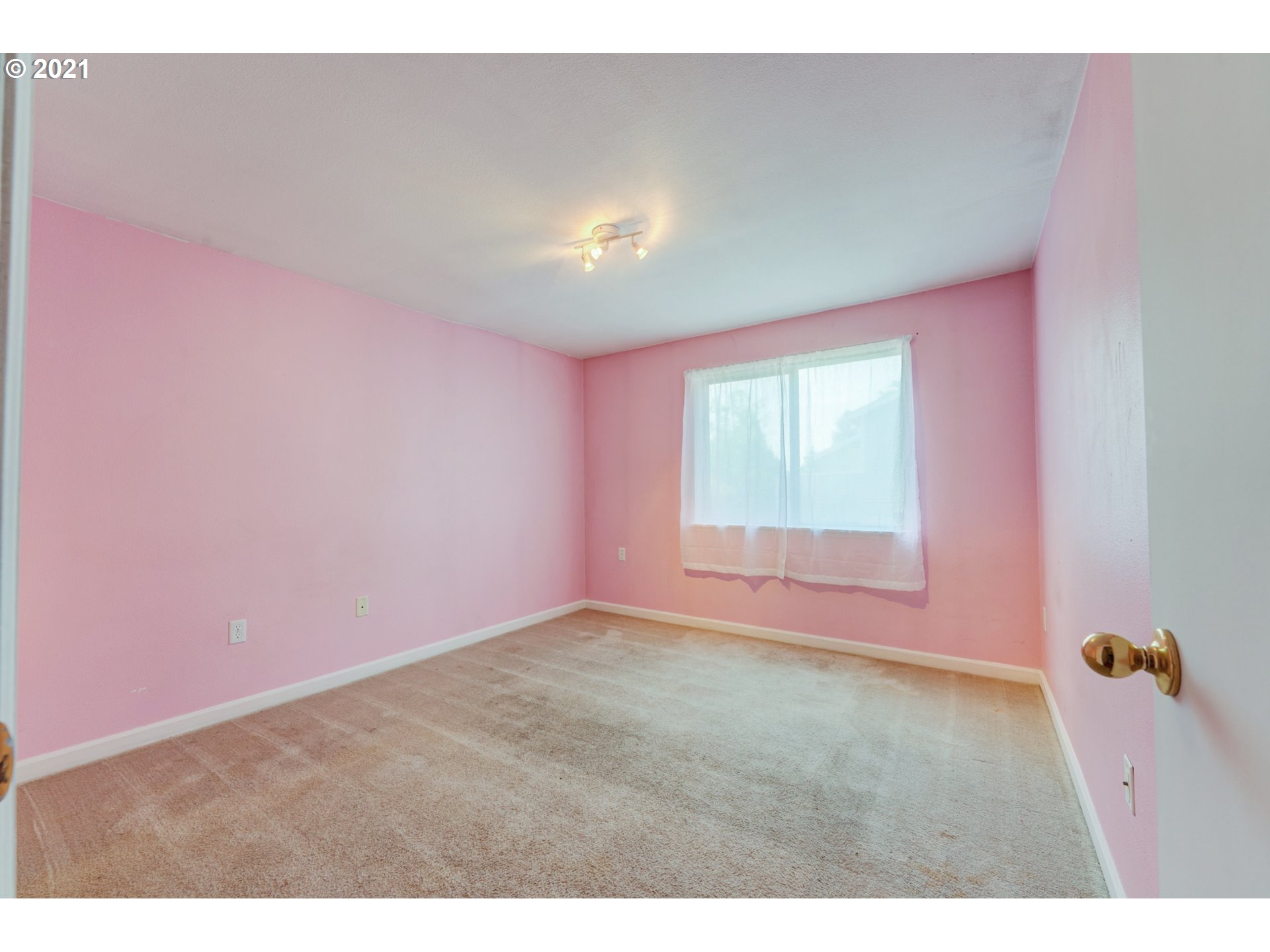 Photo #5: 21383262 Listing 
