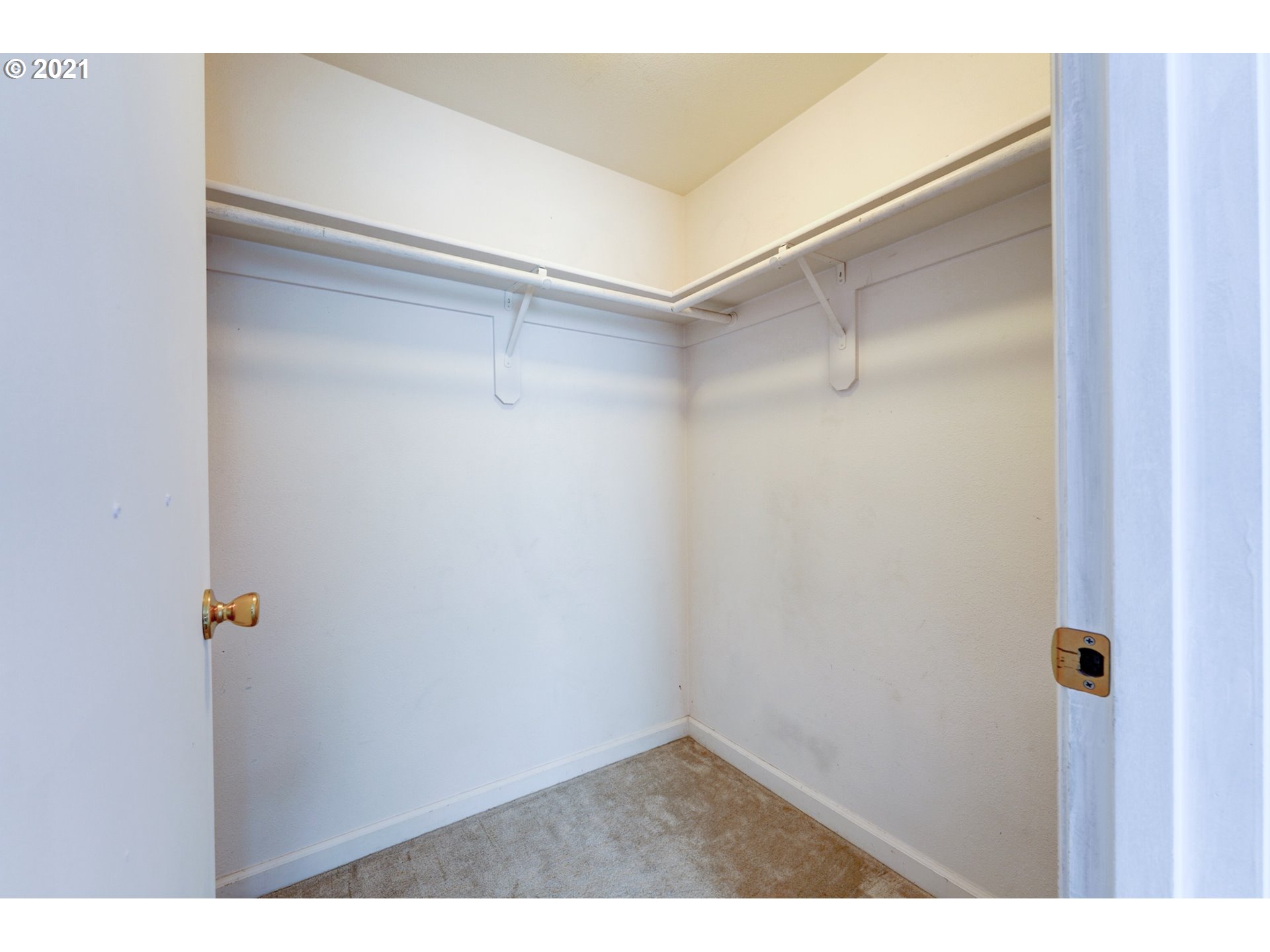 Photo #6: 21383262 Listing 