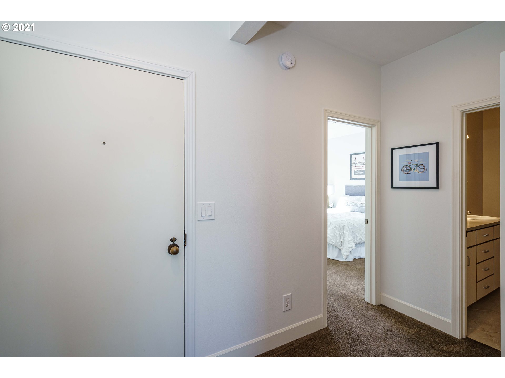 Photo #3: 21383891 Listing 