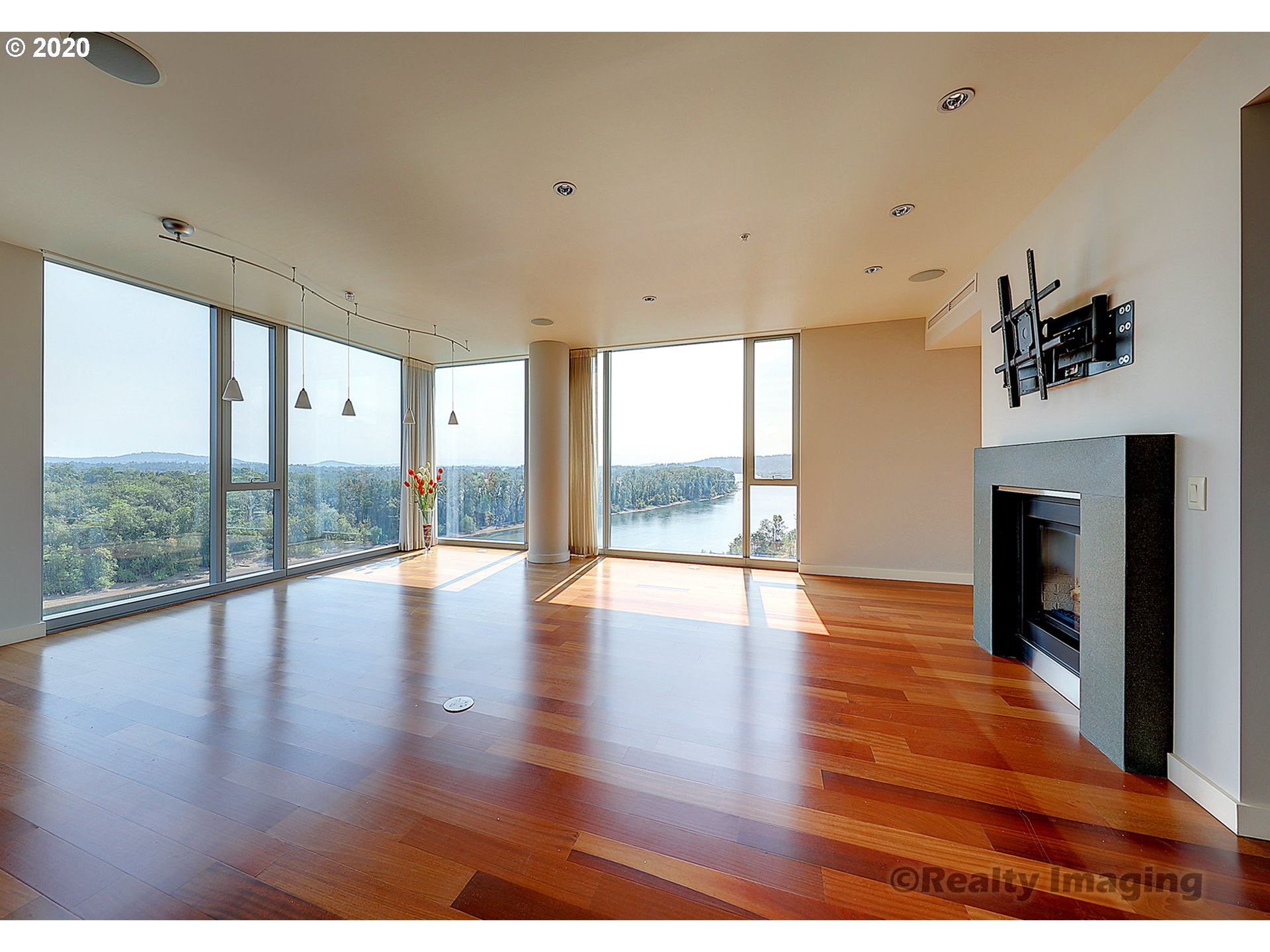 Photo #3: 21385257 Listing 
